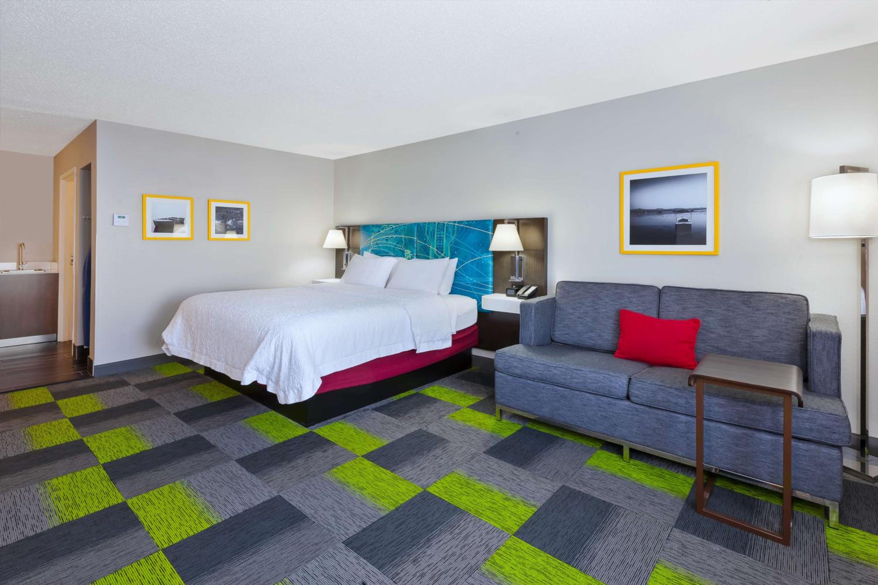 King Room with Sofa Bed - Non-Smoking photo 1