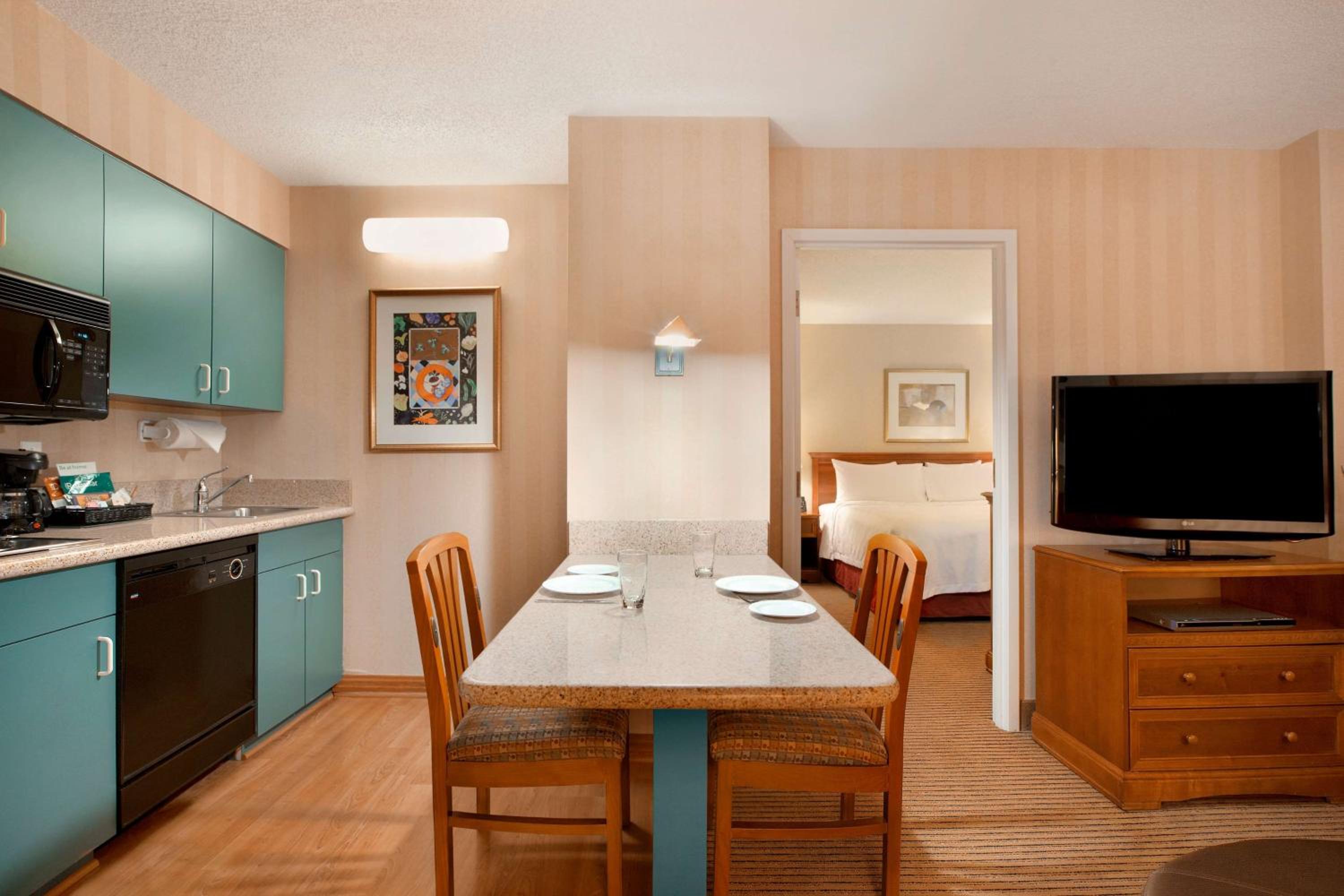 One-Bedroom King Suite - Non-Smoking - Photo 3