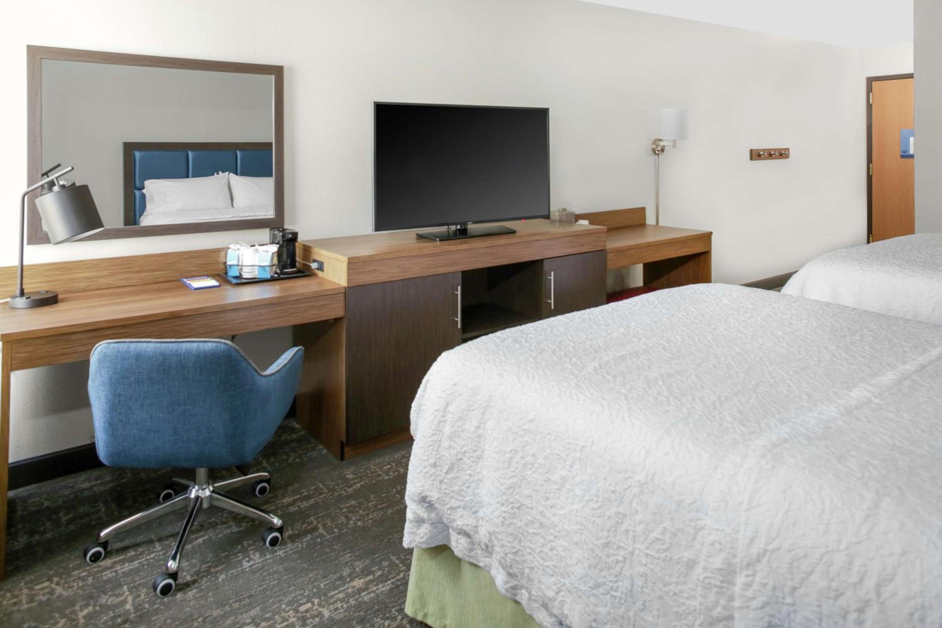 Room with Two Queen Beds - Non-Smoking - Photo 1