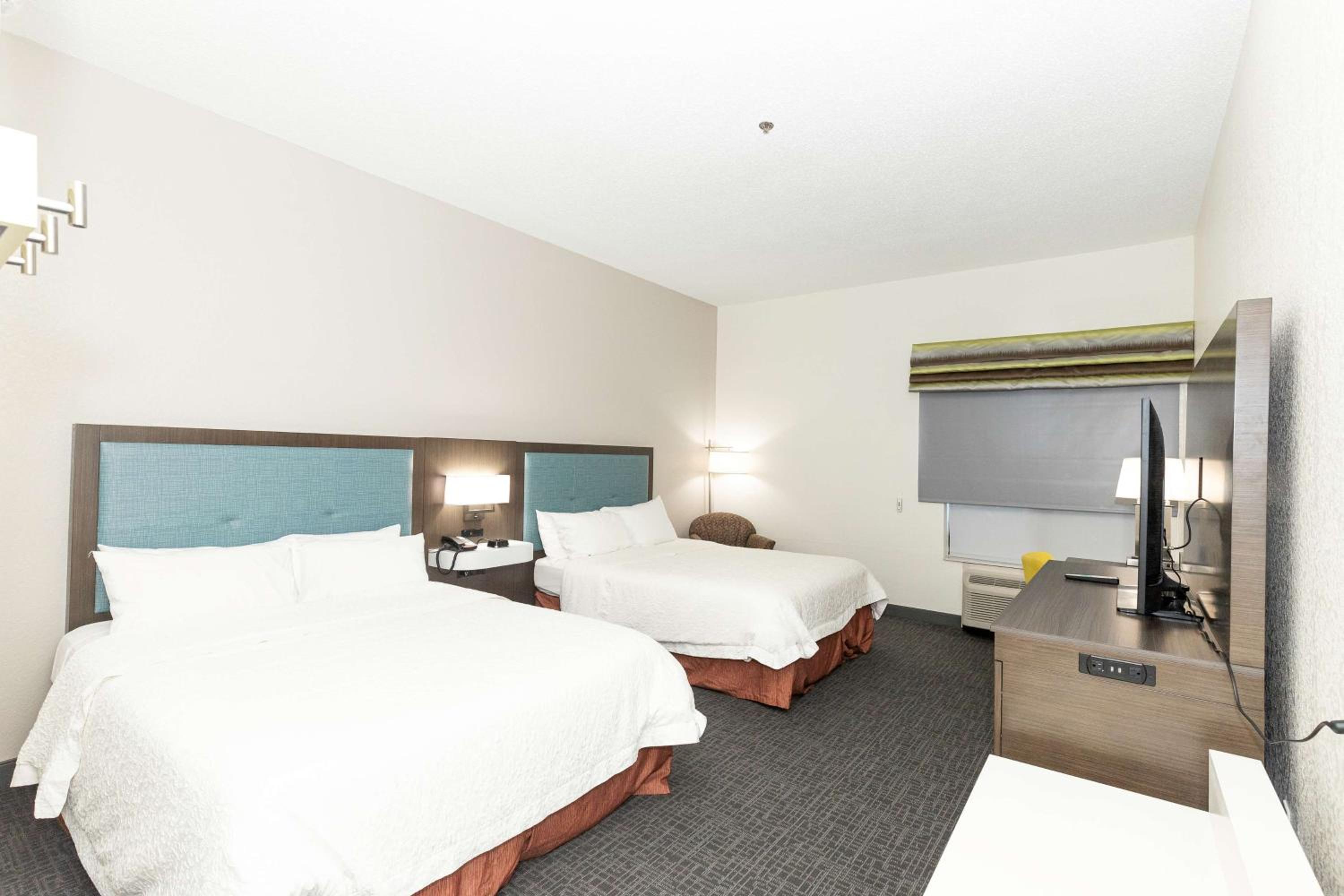 Room with Two Queen Beds - Non-Smoking - Photo 1