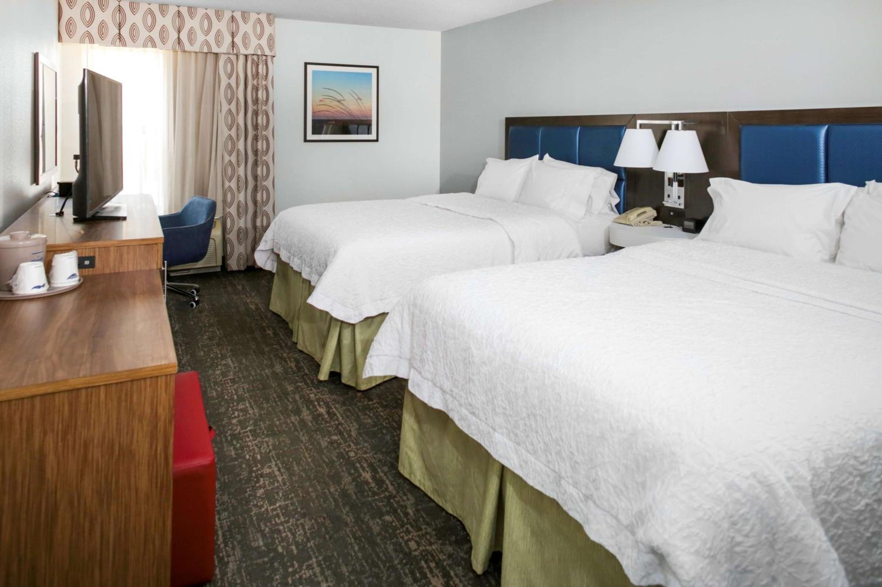 Room with Two Queen Beds - Non-Smoking - Photo 3