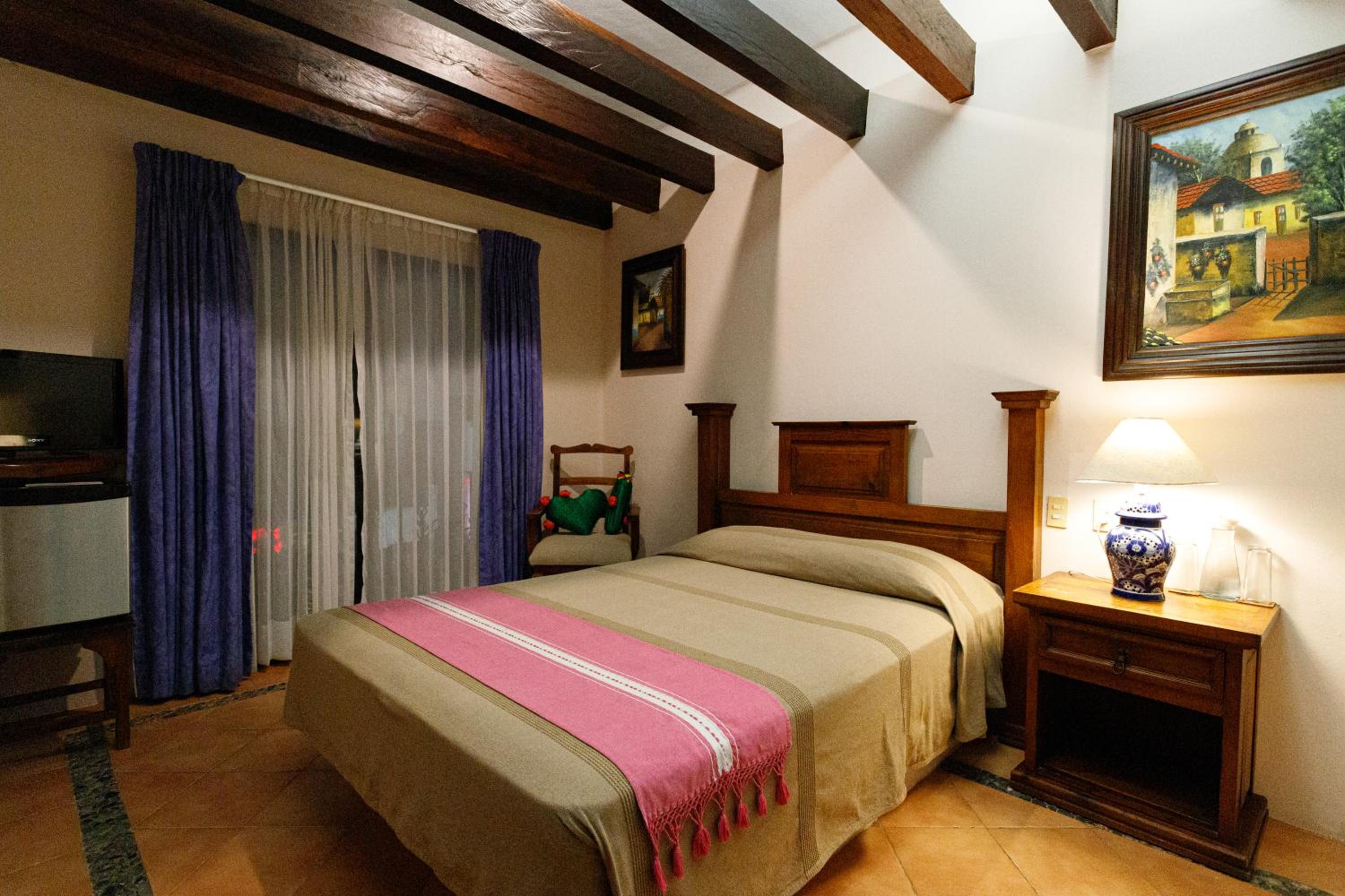 Queen Room - Photo 7