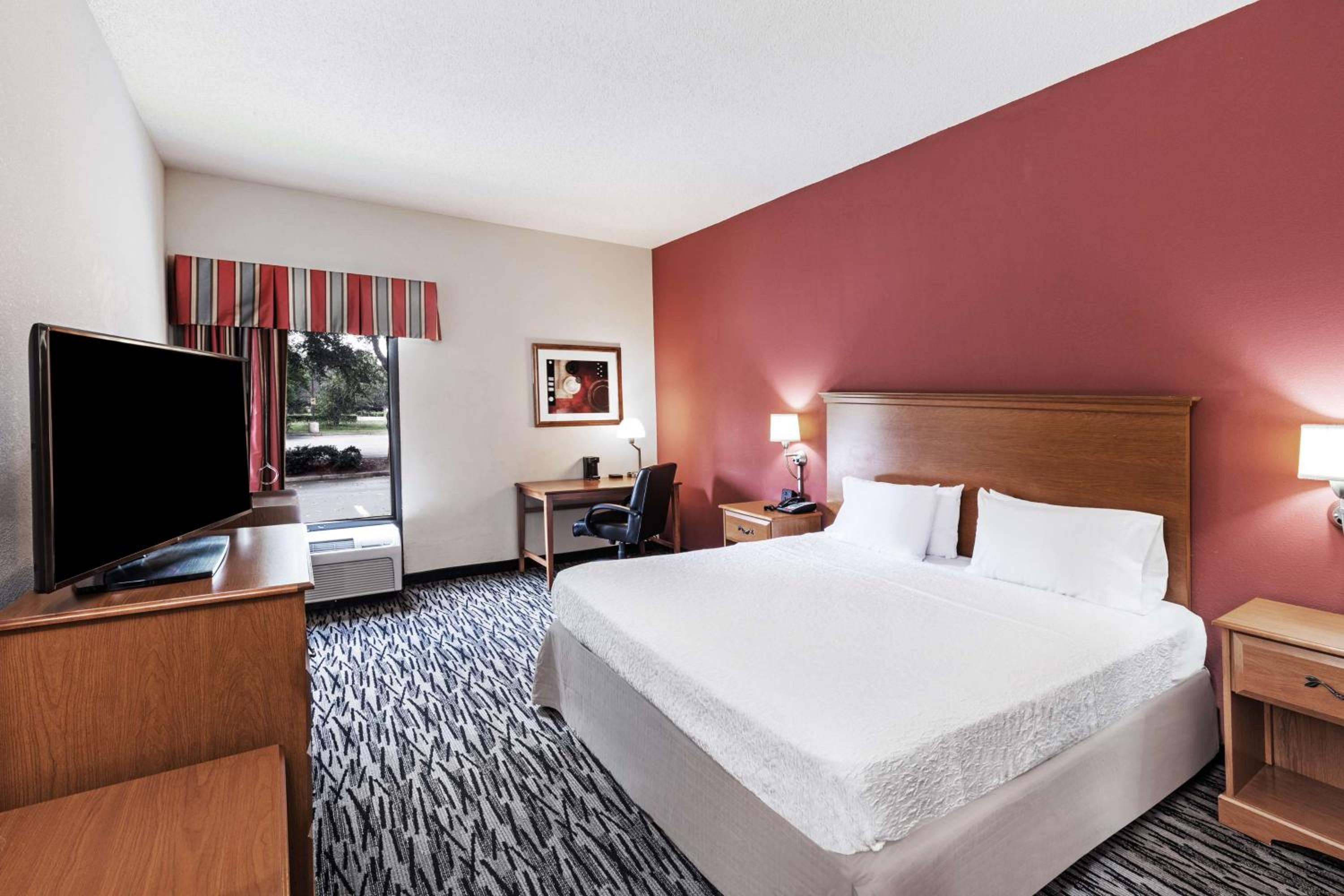King Room with Accessible Tub - Mobility and Hearing Access/Non-Smoking photo 1
