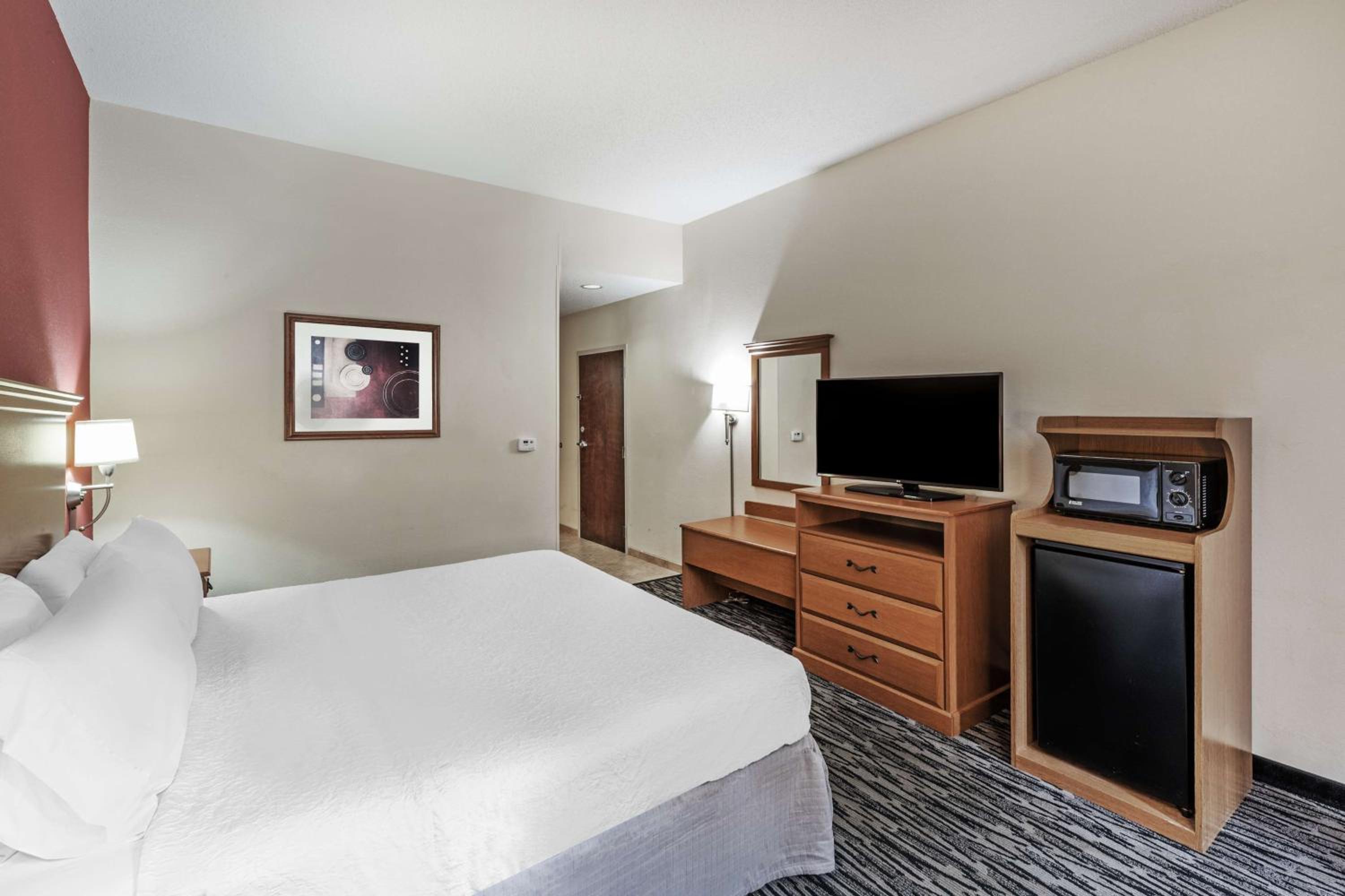 King Room with Accessible Tub - Mobility and Hearing Access/Non-Smoking photo 2