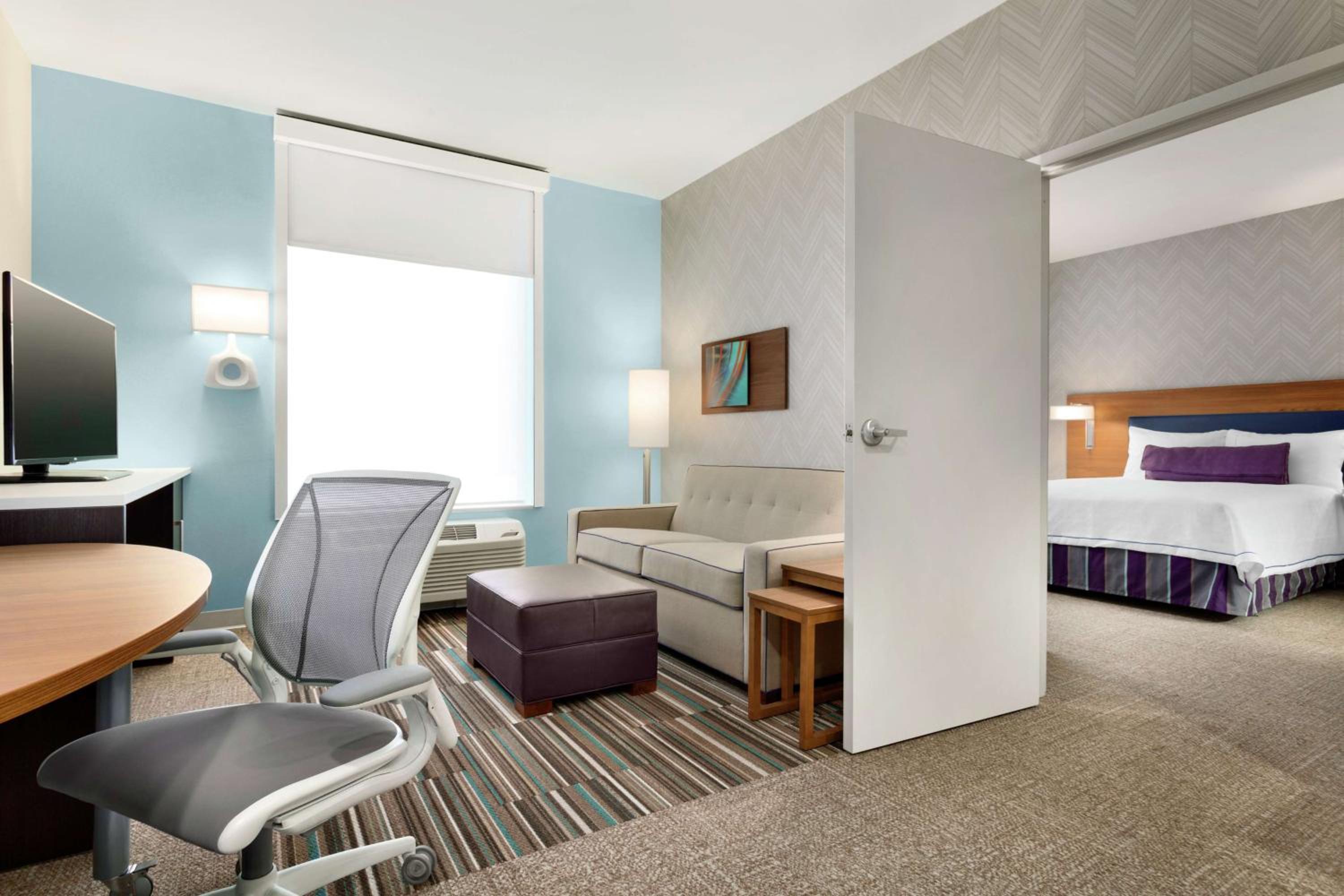 One-Bedroom Queen Suite - Non-Smoking photo 1