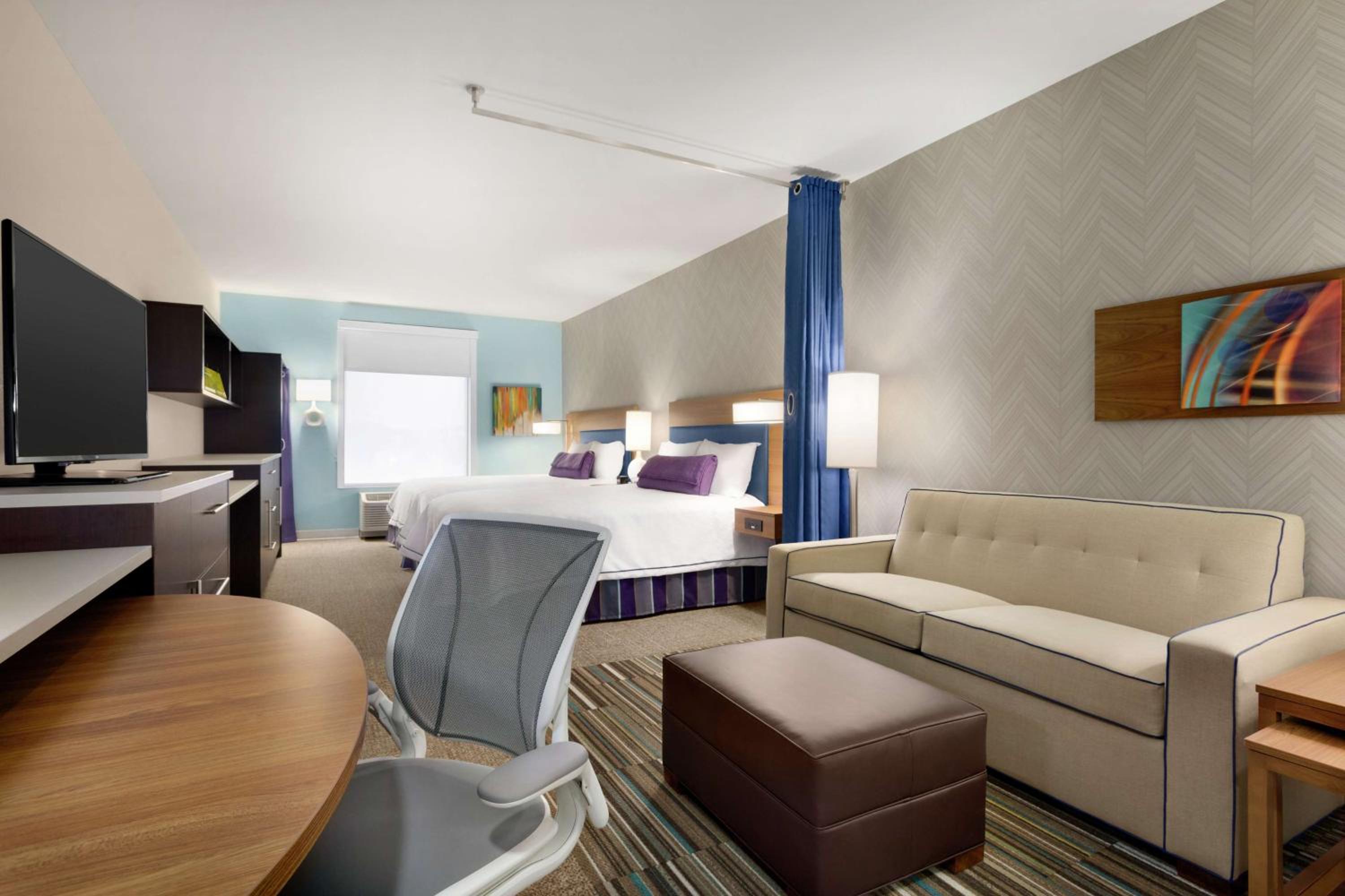 Queen Studio with Two Queen Beds - Non-Smoking photo 1