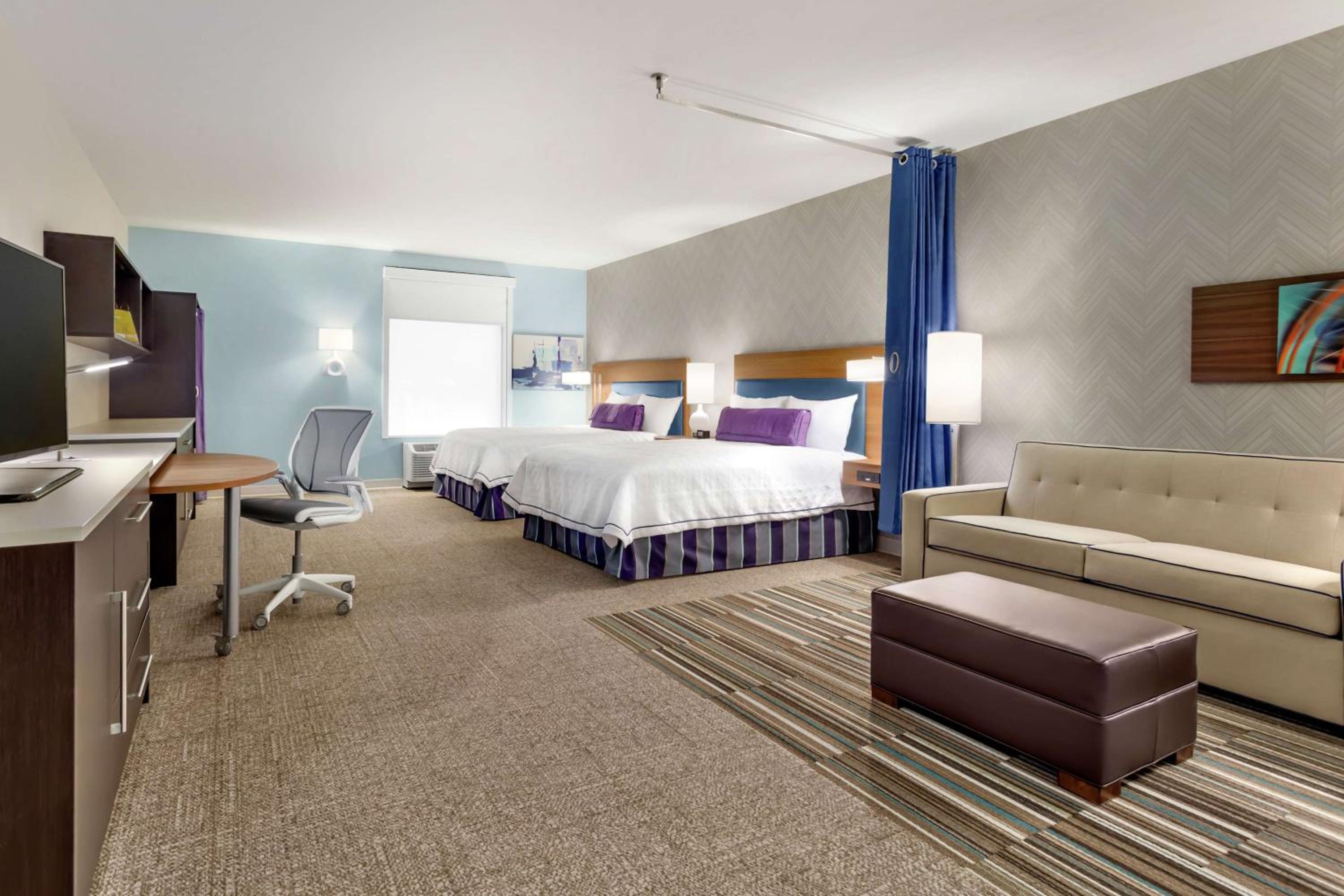 Queen Studio with Two Queen Beds - Mobility Access/Non-Smoking photo 1