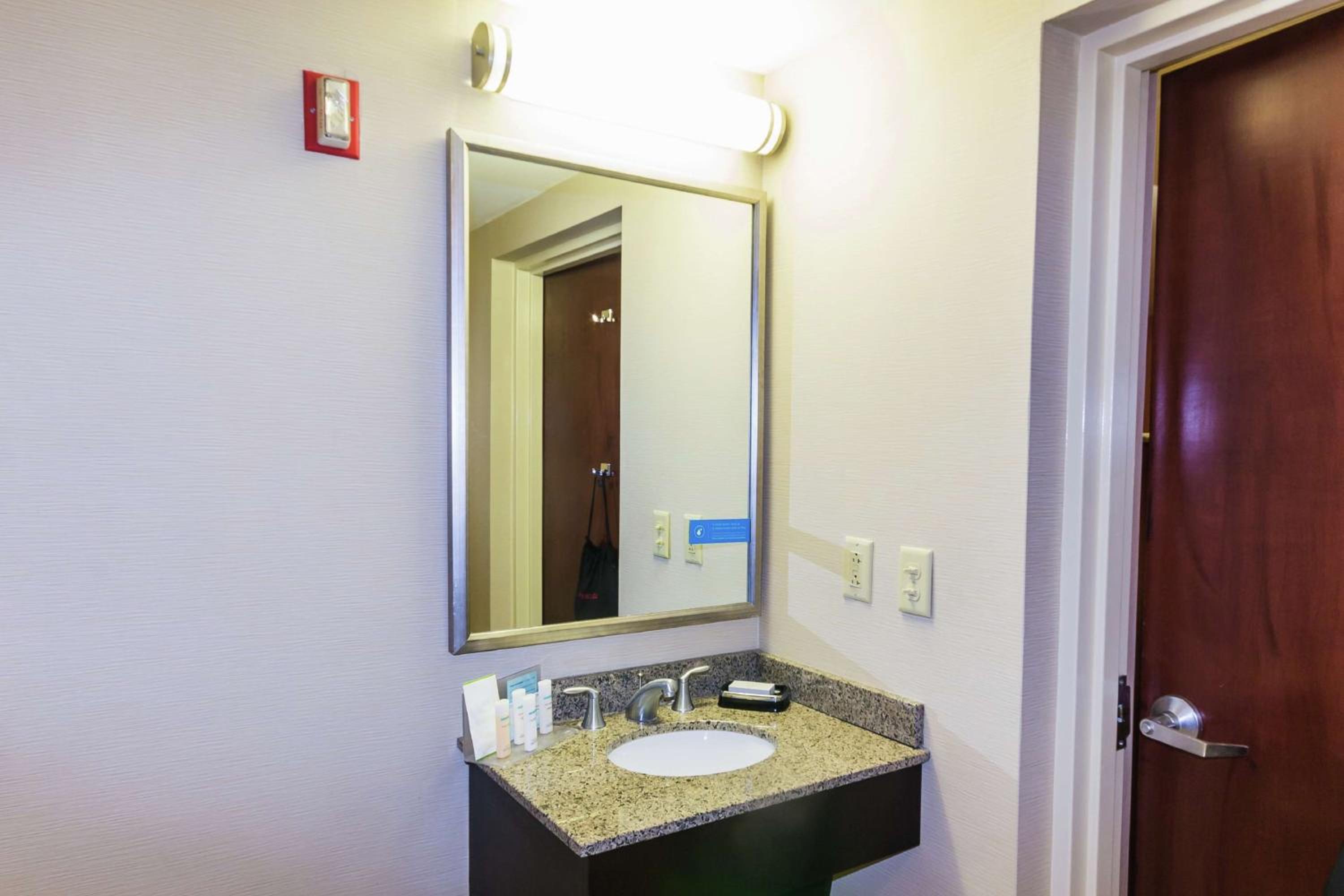 King Room - Disability Access/Non-Smoking - Photo 2
