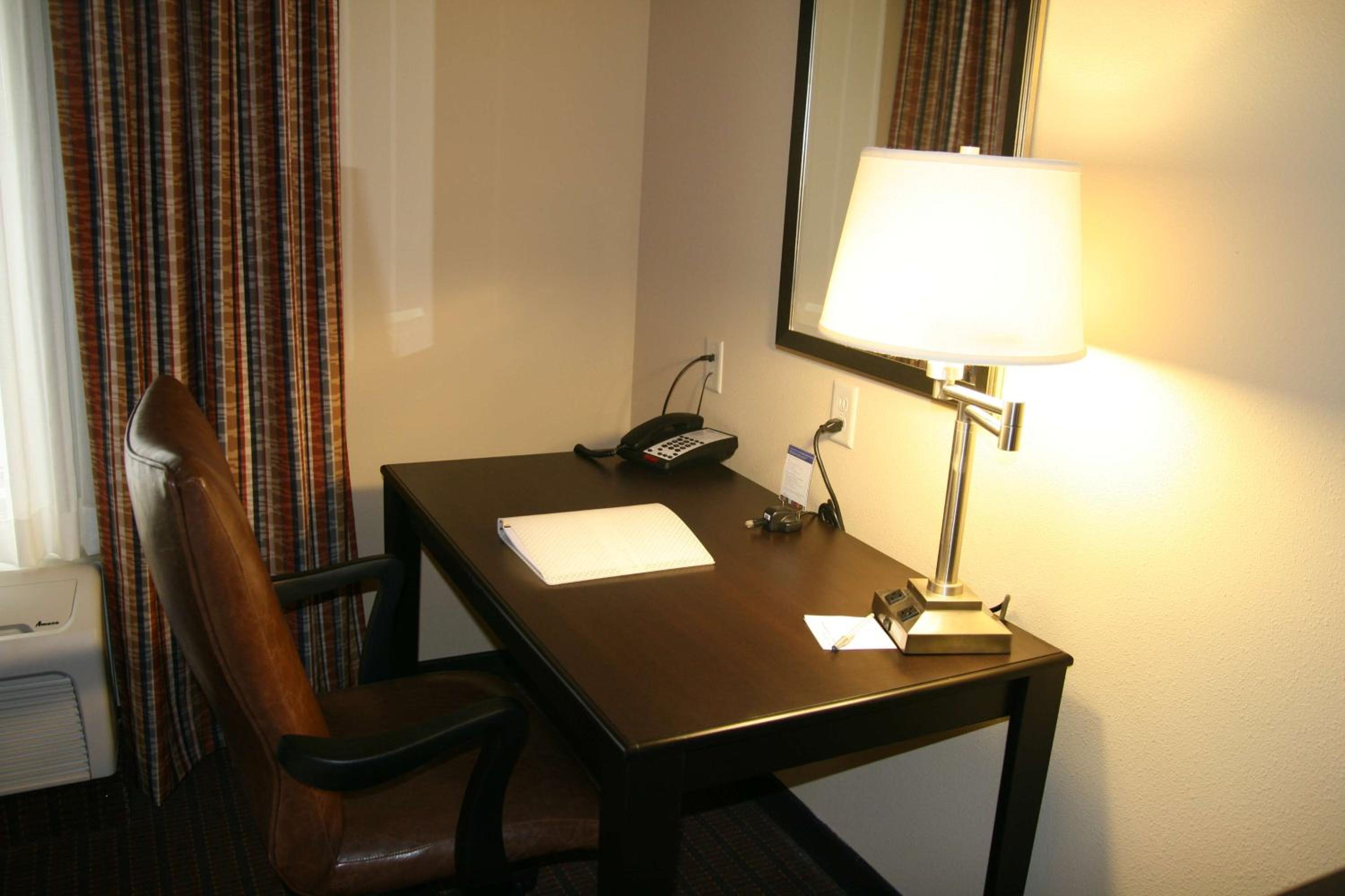 Room with Two Queen Beds - Non-Smoking - Photo 1