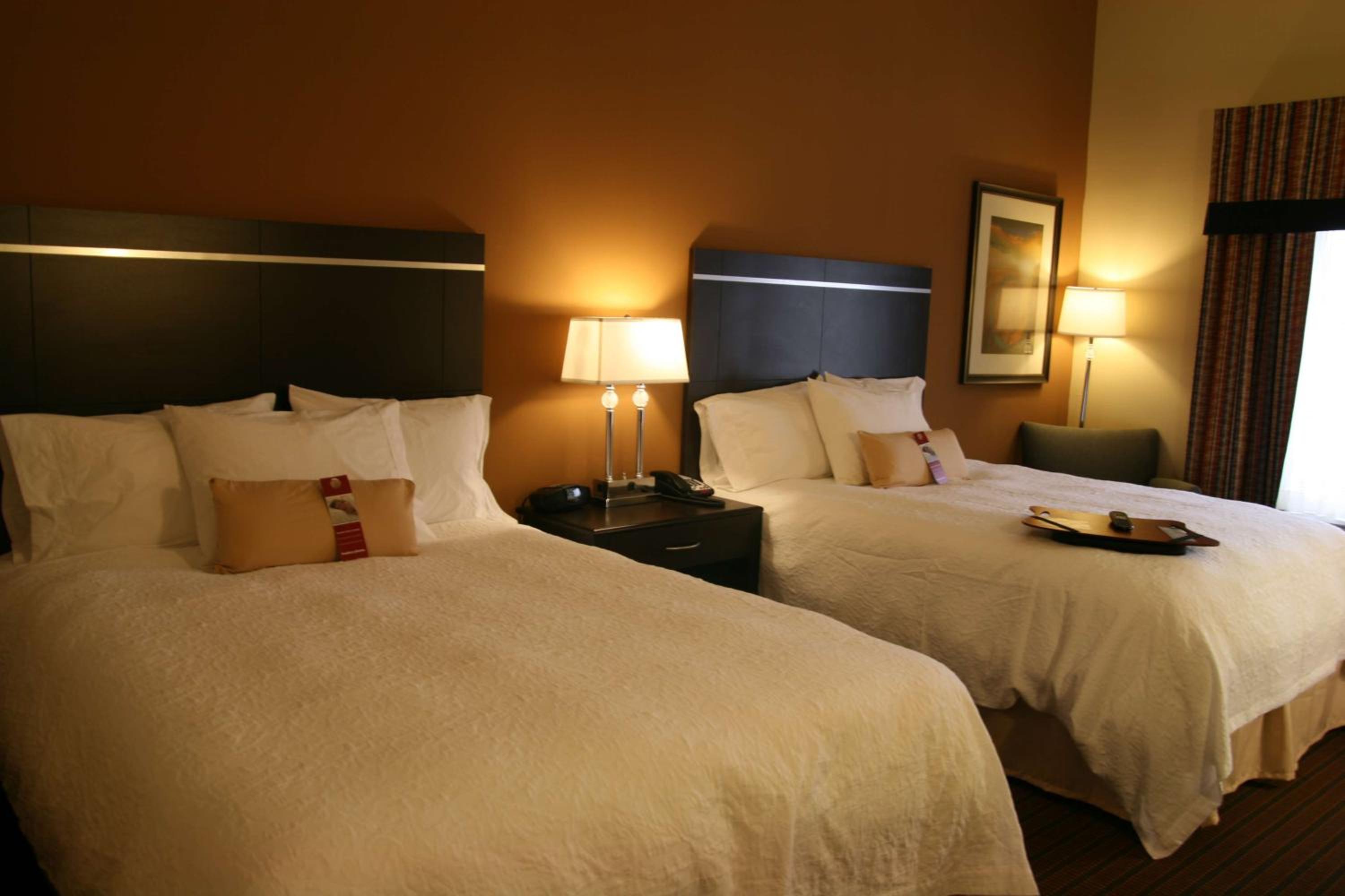 Room with Two Queen Beds - Non-Smoking - Photo 2