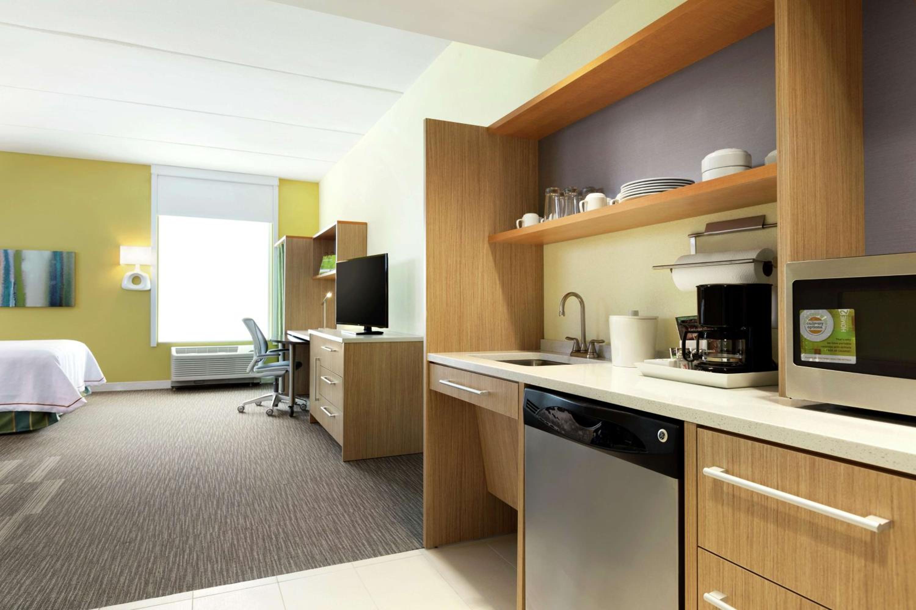 Studio Suite with Two Double Beds - Non-Smoking