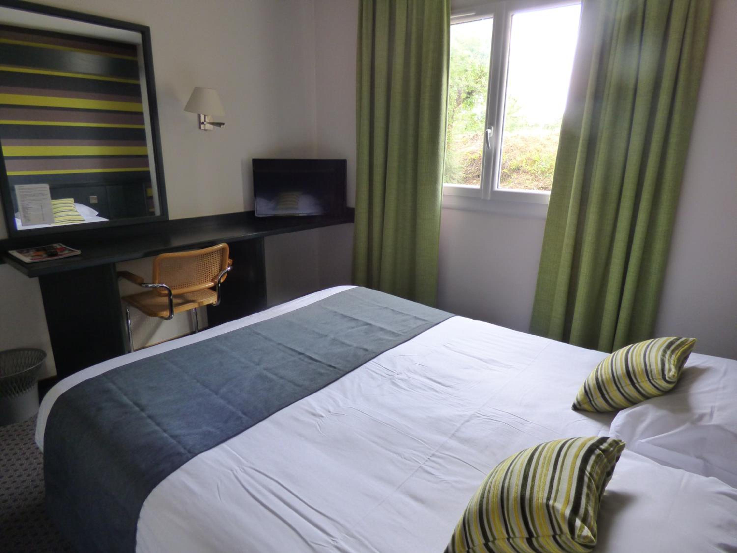 Standard Double Room - Photo 7