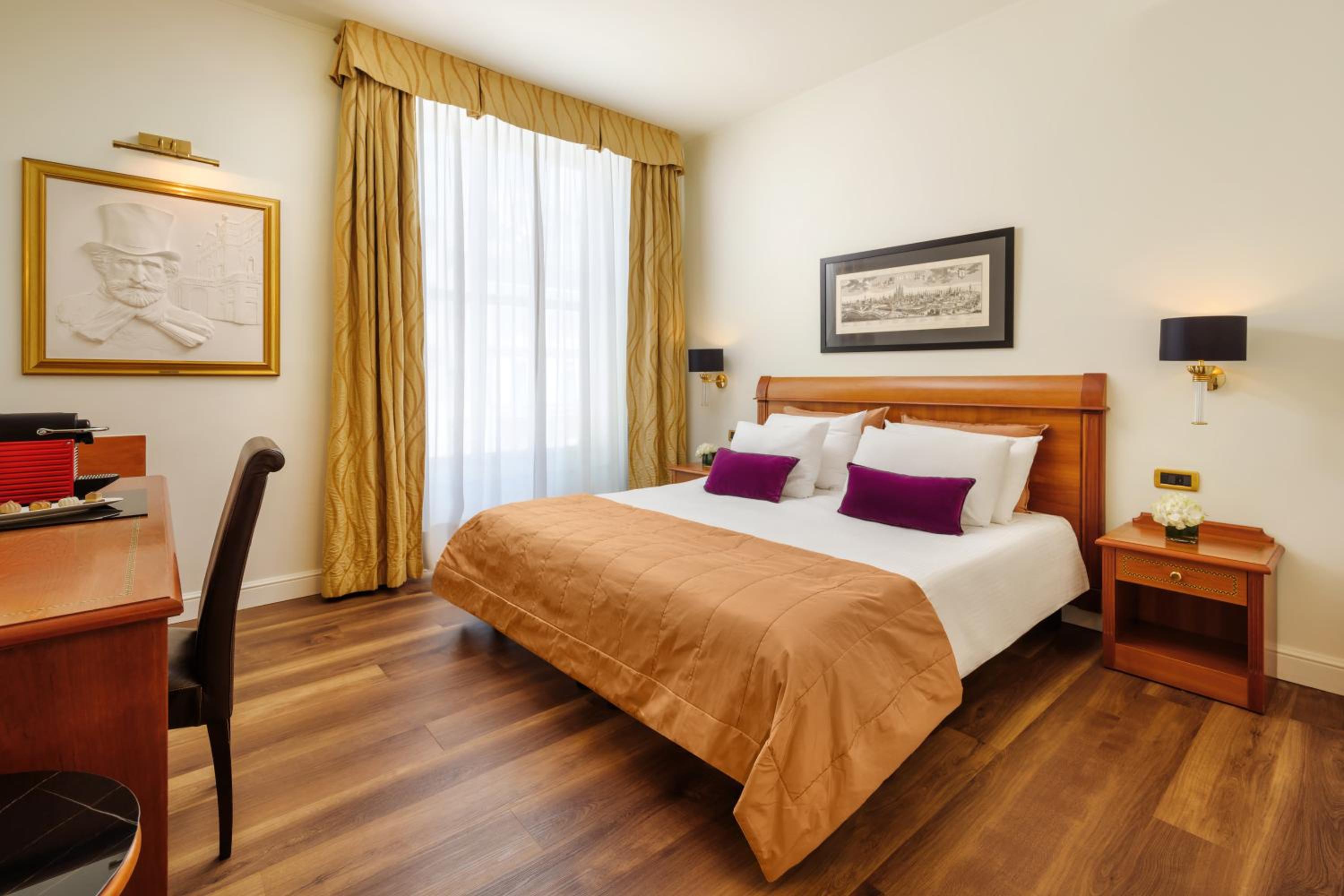 Classic Double or Twin Room - Photo 12