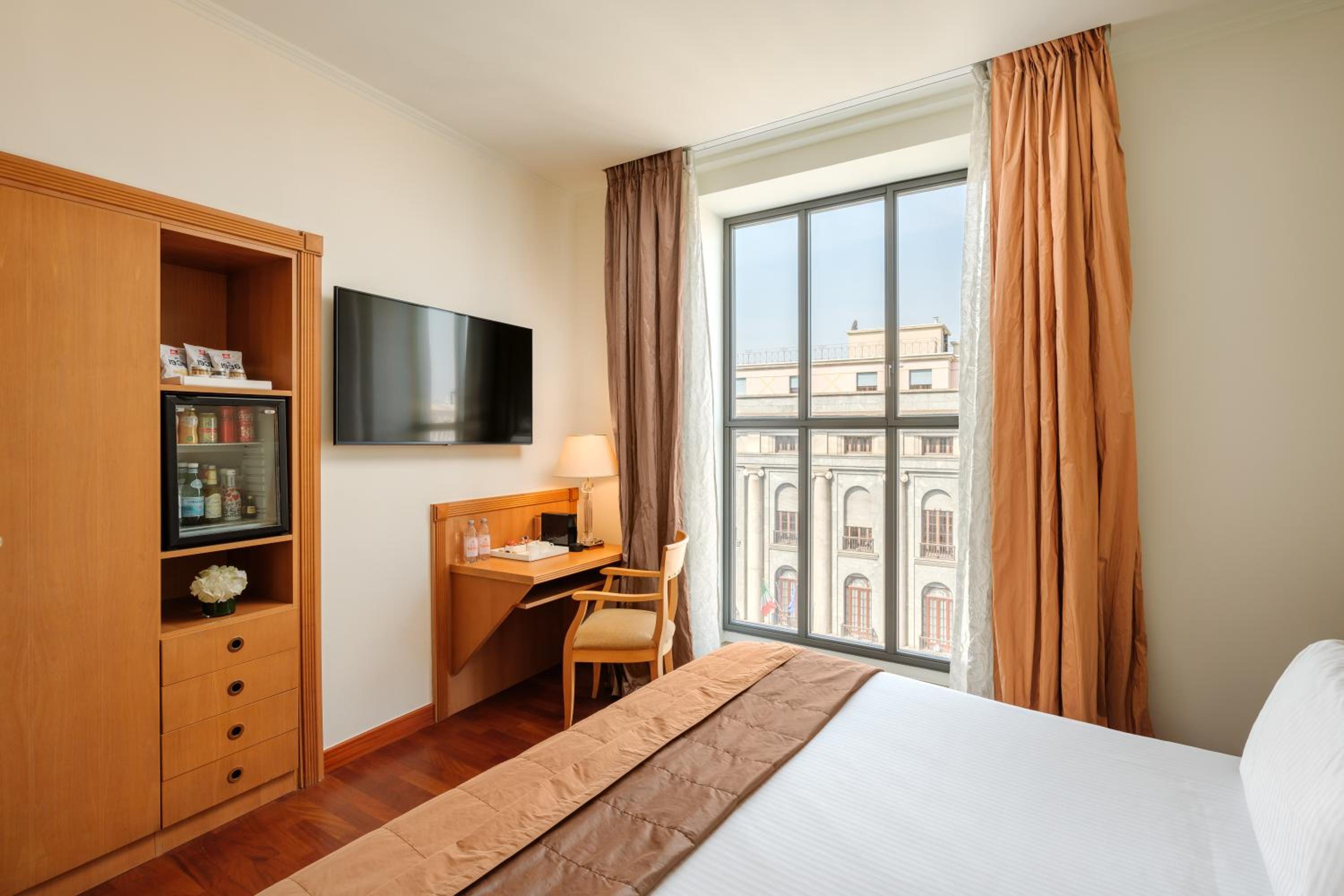 Classic Double or Twin Room - Photo 11