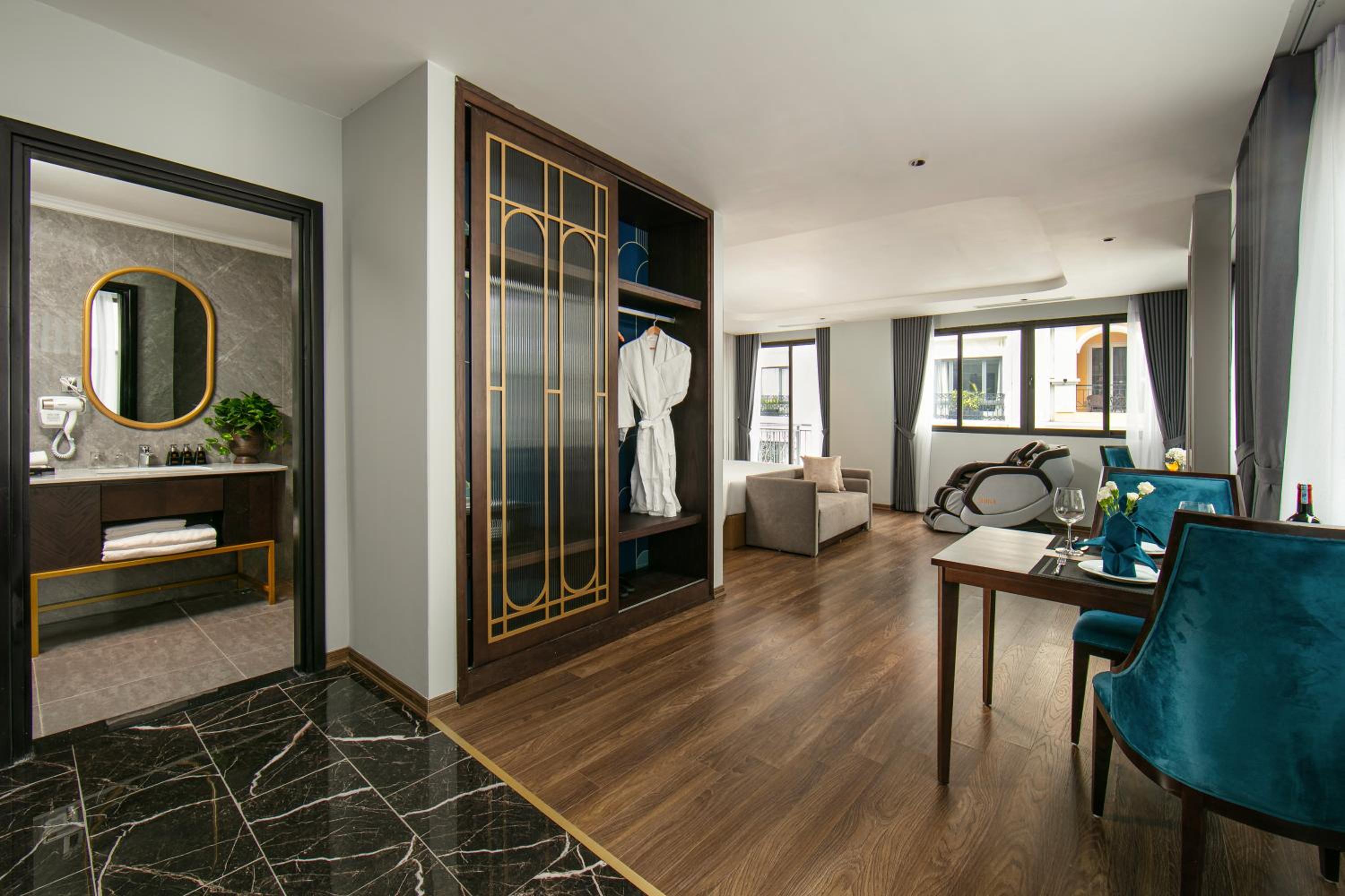May De Ville Grand Suite Balcony