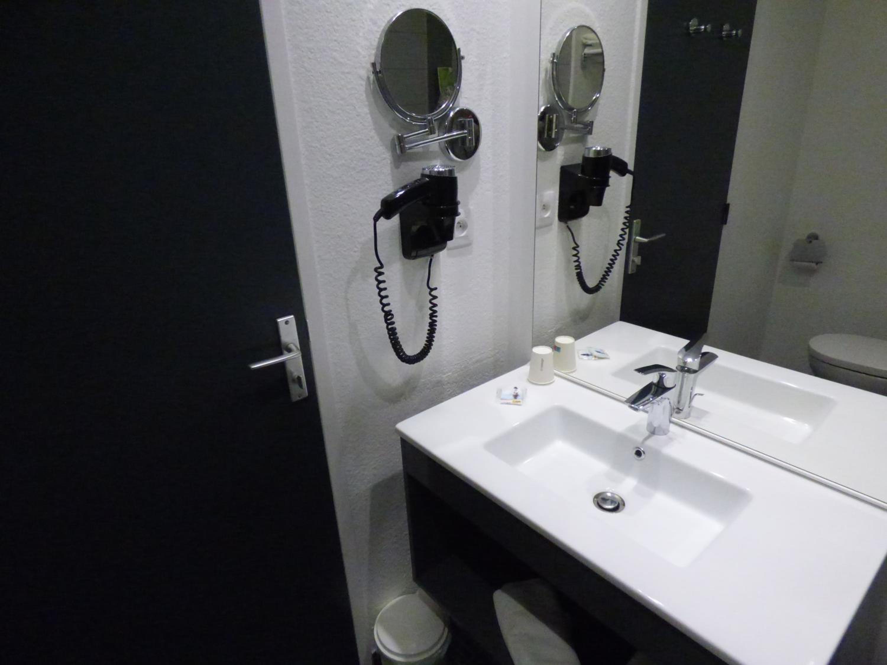 Standard Double Room - Photo 3