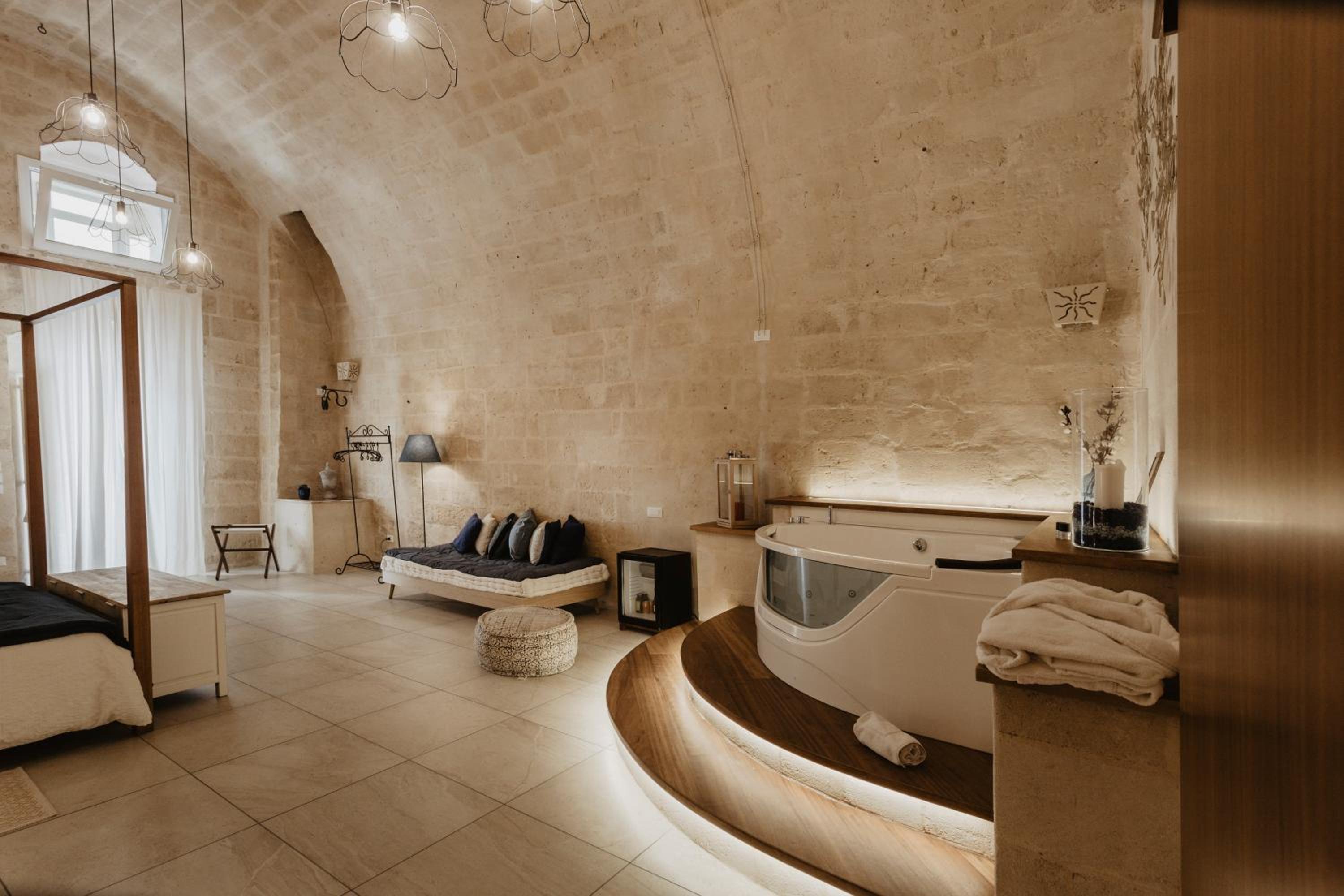Suite with Spa Bath - Photo 7