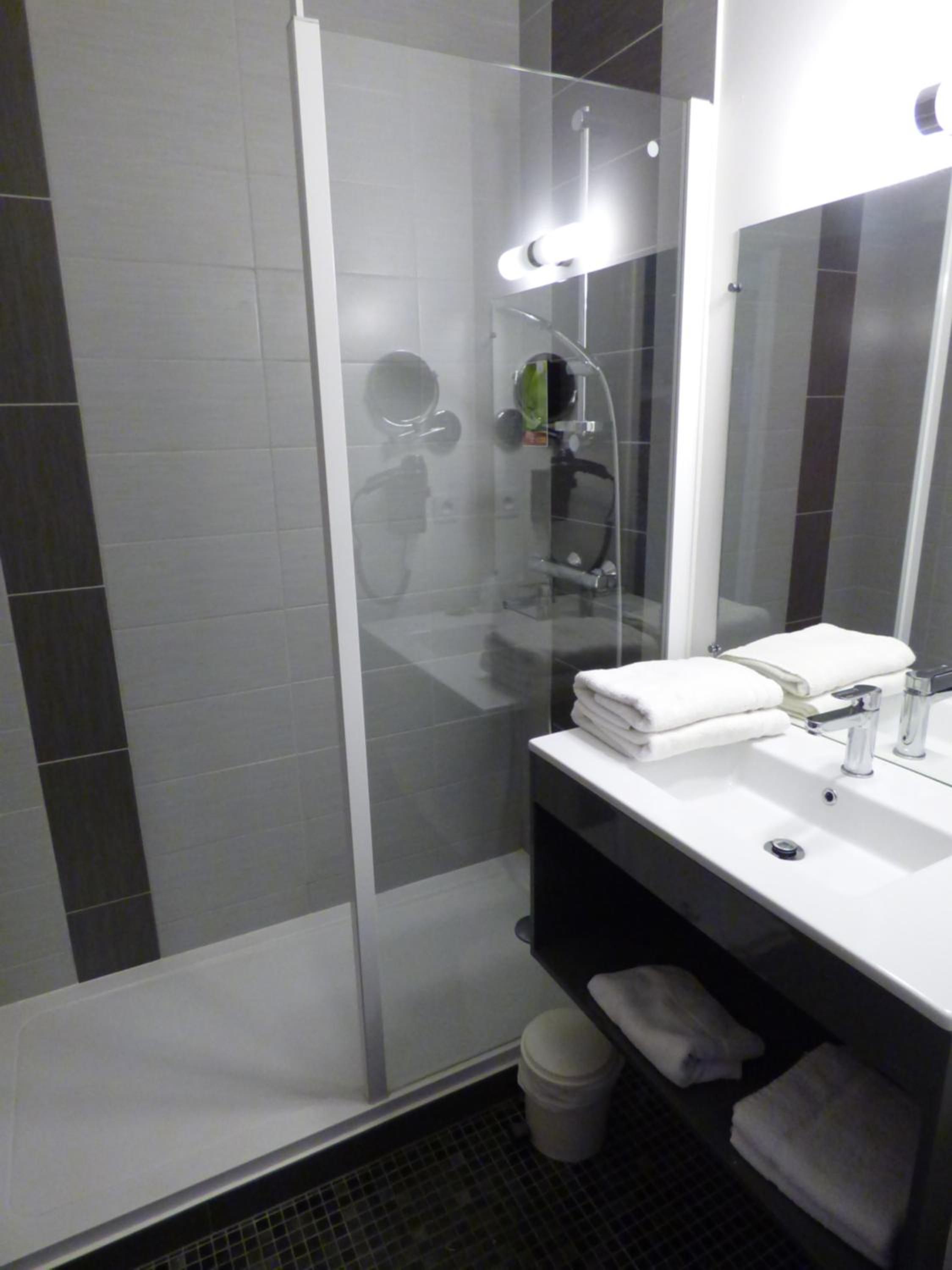 Twin Room - Photo 2