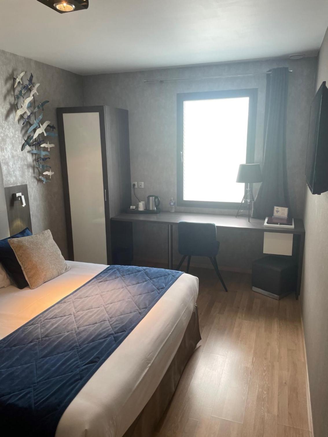 Comfort Queen Room - Photo 9