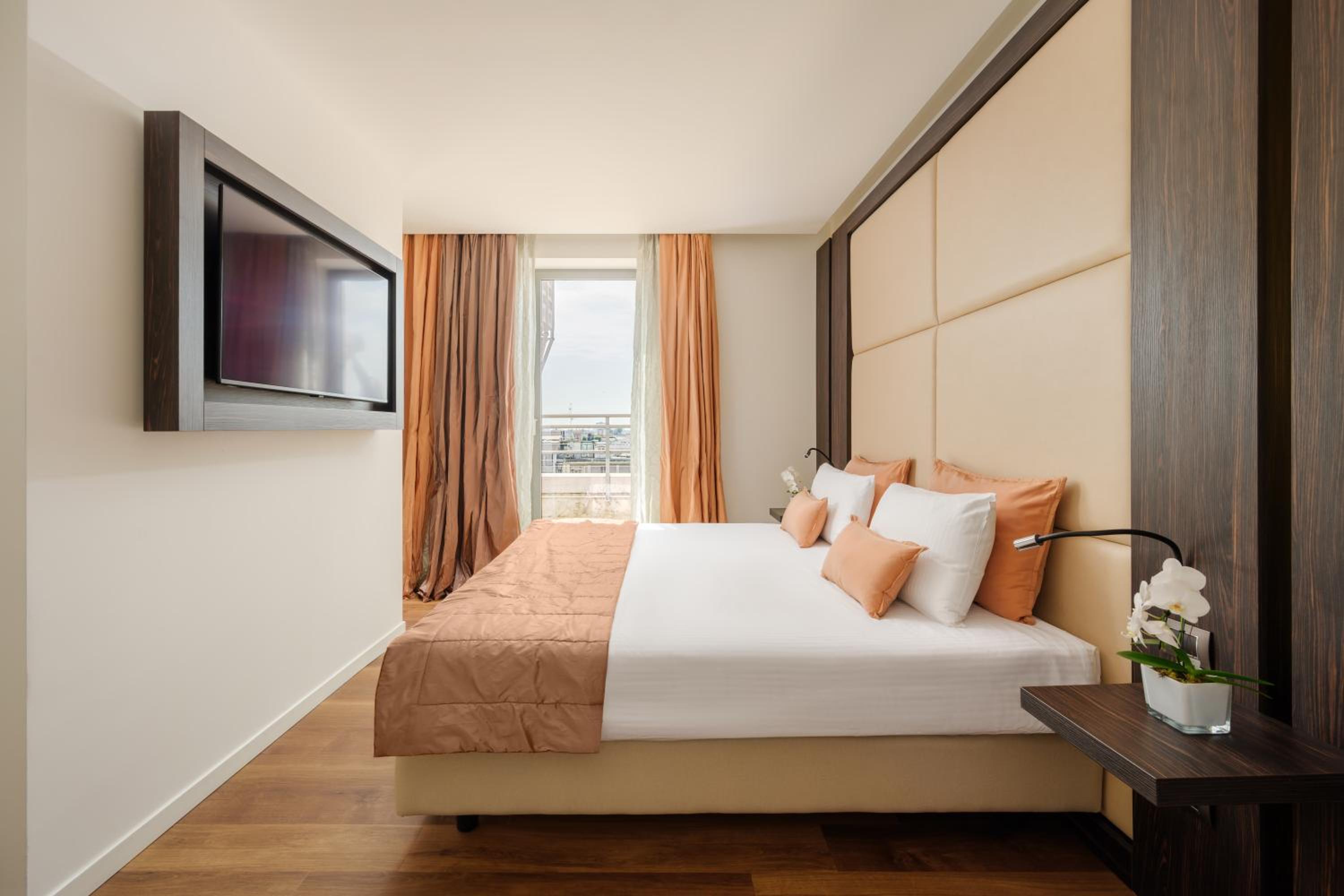 Executive Double or Twin Room - Photo 11