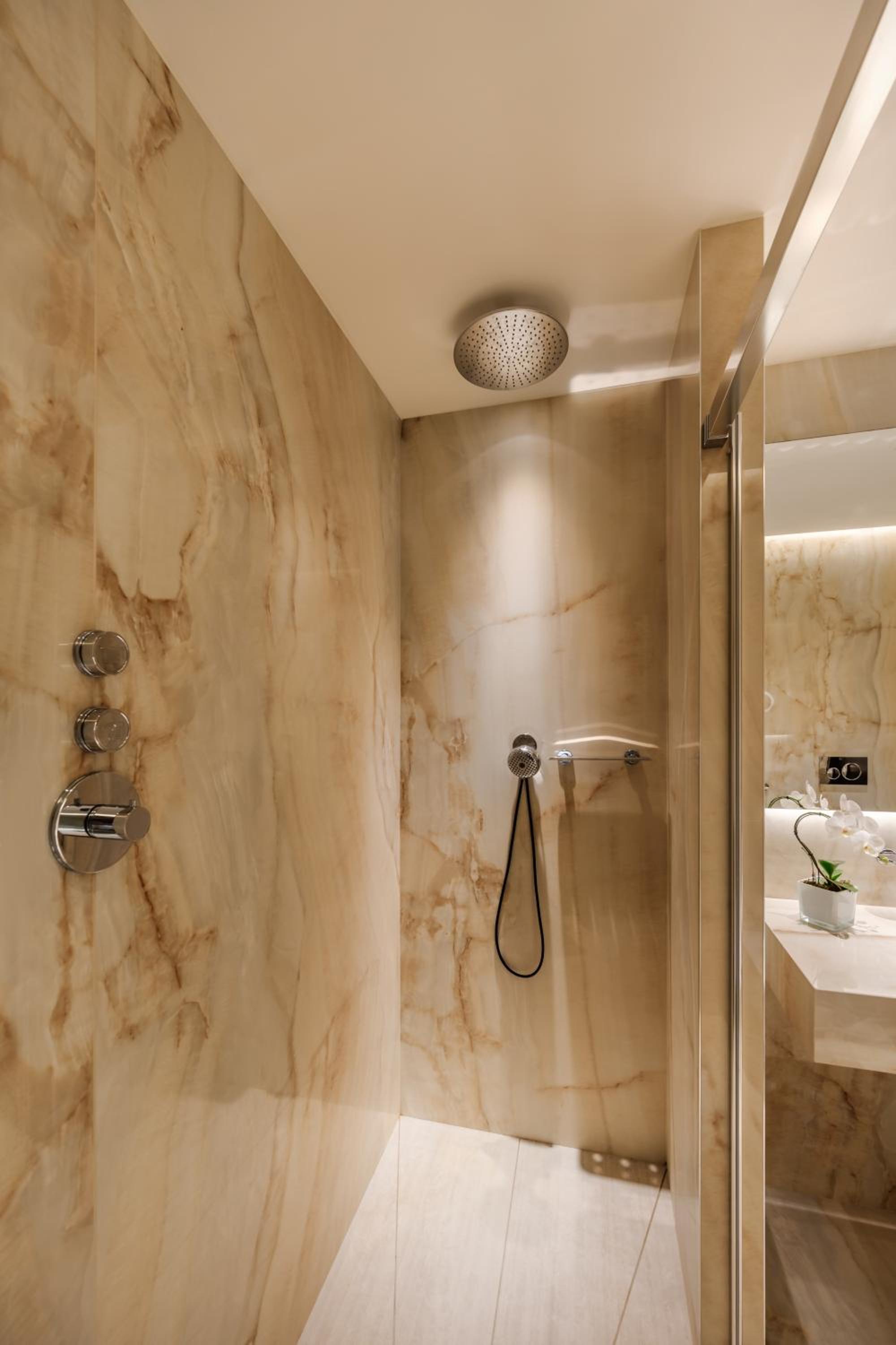 Executive Double or Twin Room - Photo 9