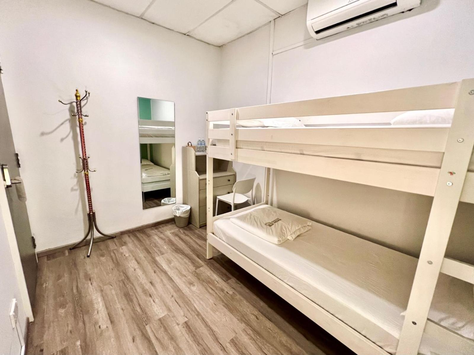Double Room with Common Bathroom photo 2