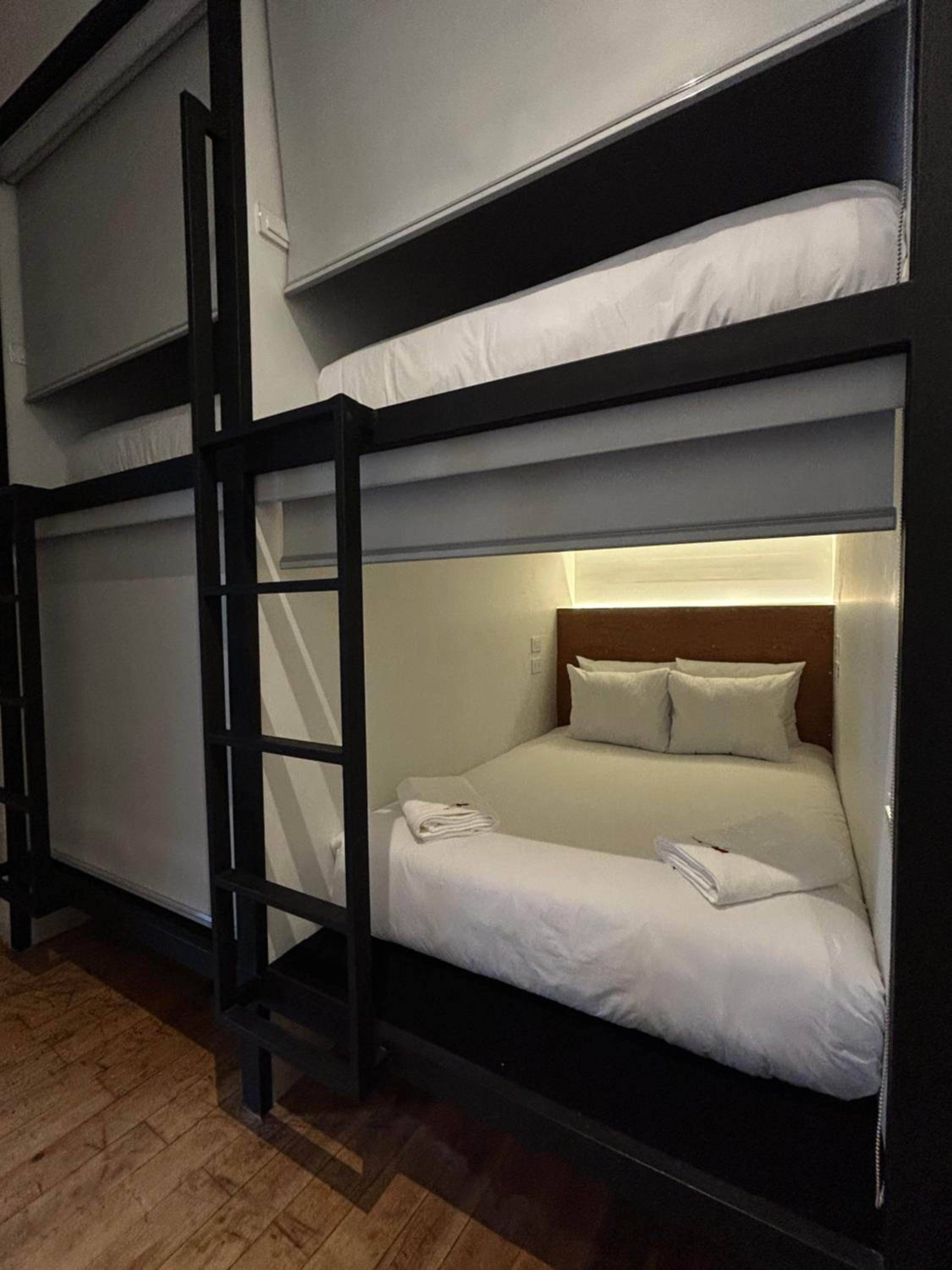 Double Bed in 8-Bed Mixed Dormitory Room photo 1
