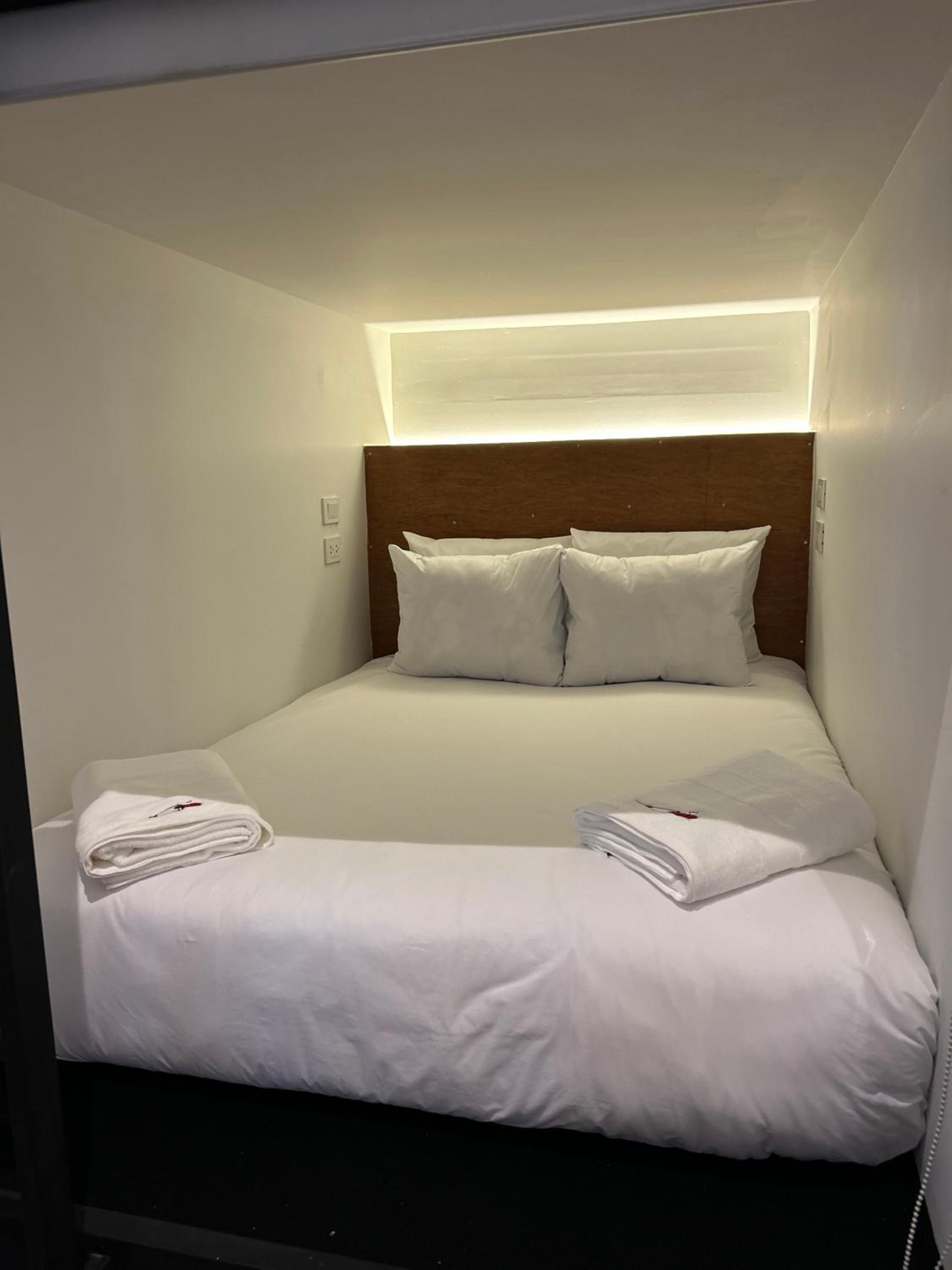 Double Bed in 8-Bed Mixed Dormitory Room photo 2