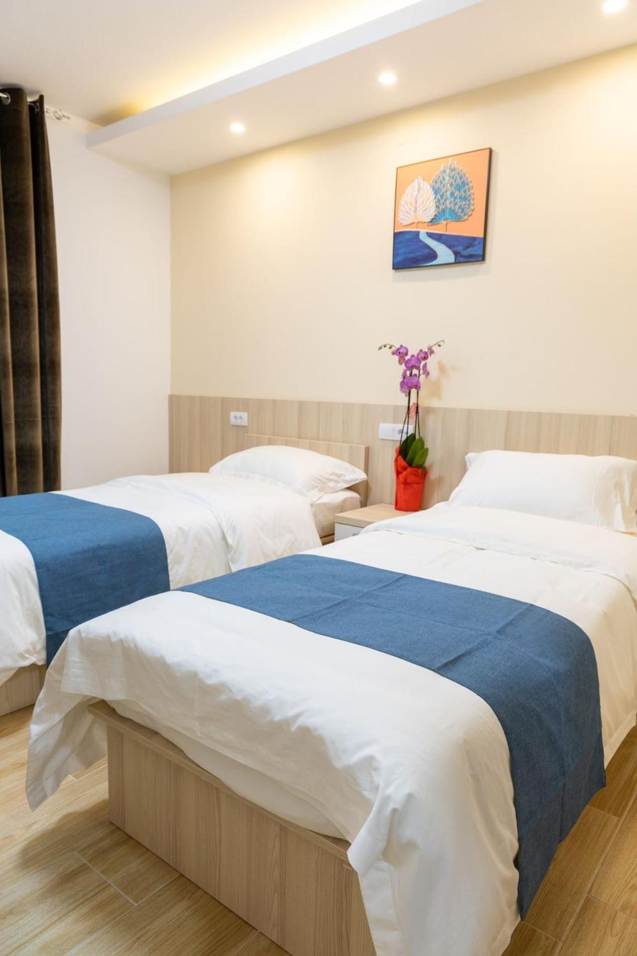 Double Room with Two Double Beds photo 2