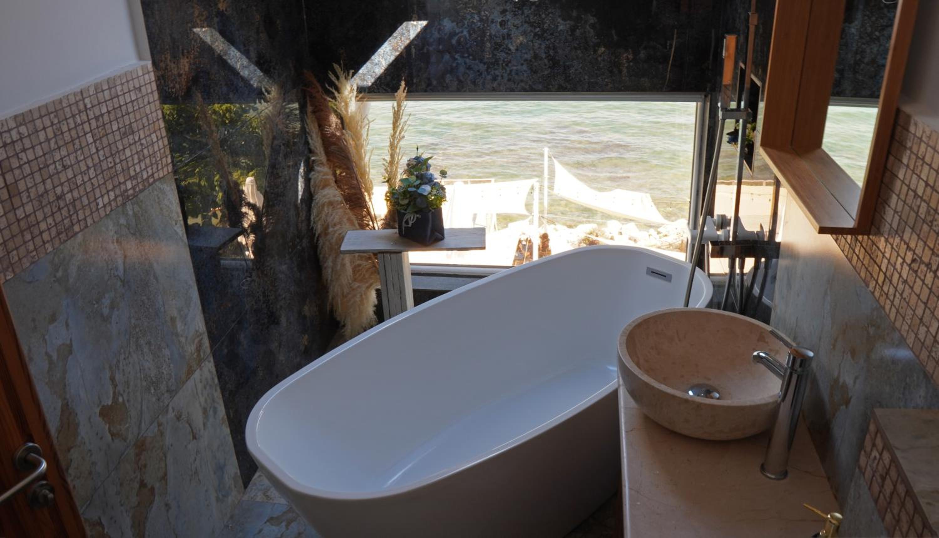 Double Room with Sea View - Photo 8