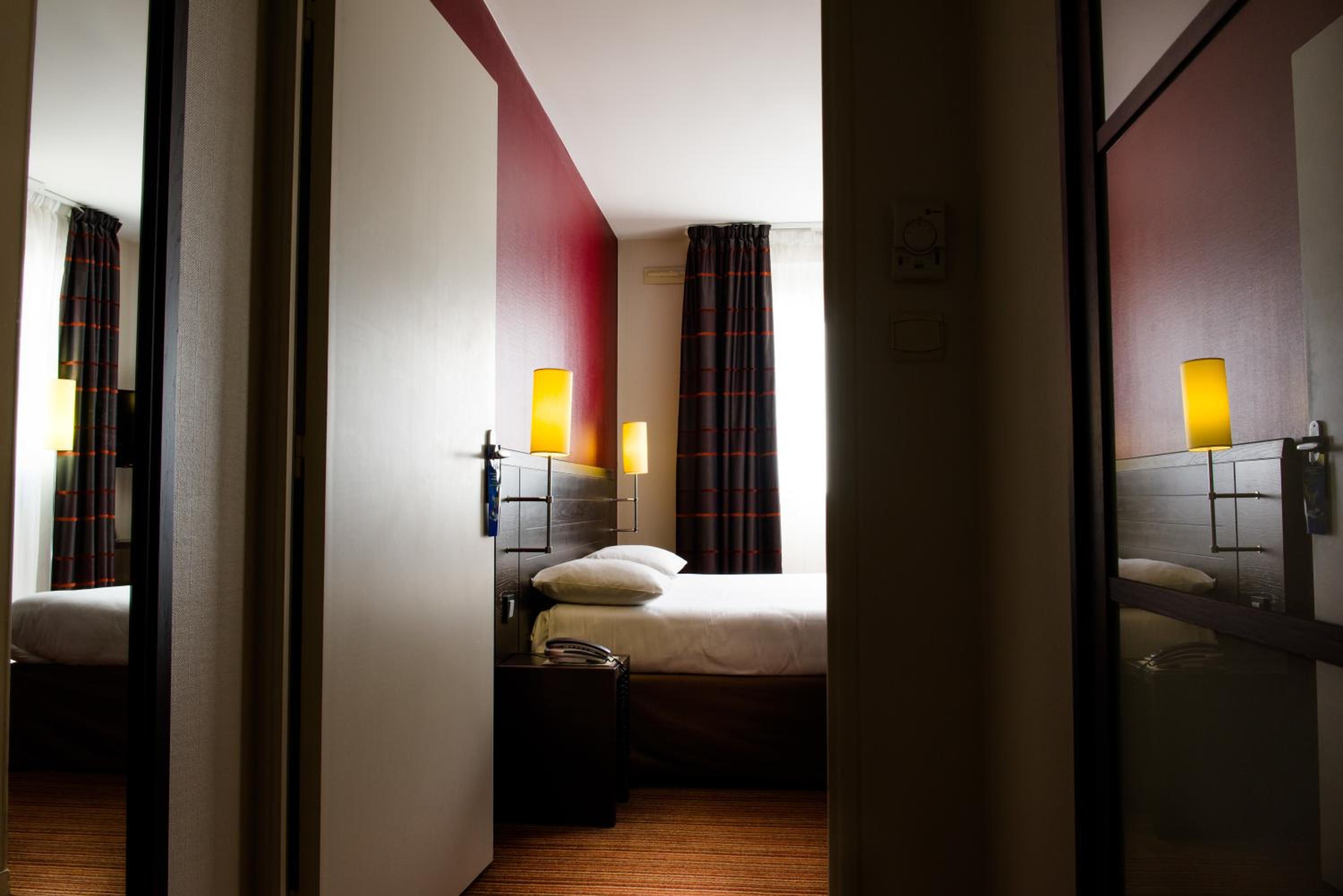 Standard Twin Room photo 3