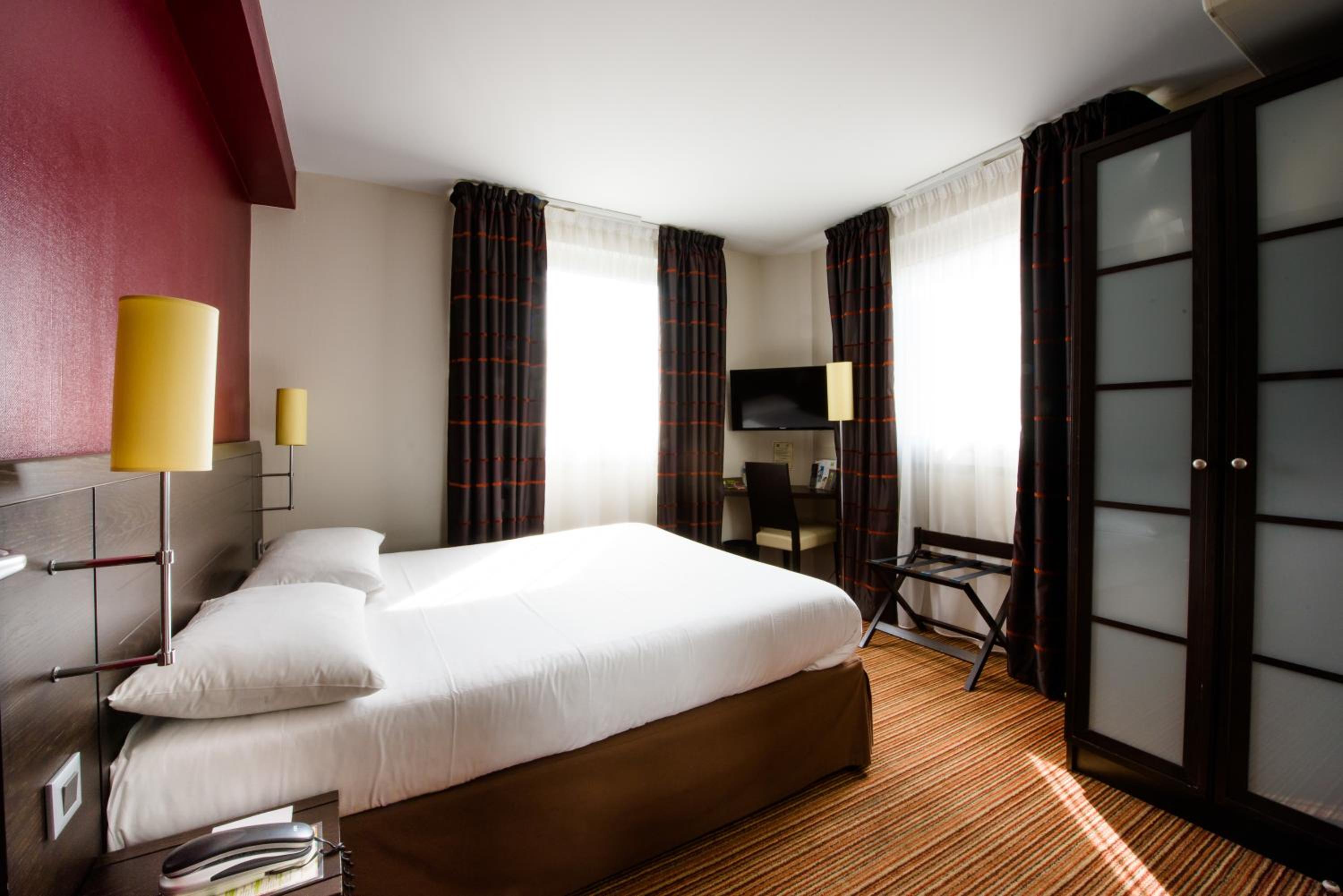 Standard Double Room - Photo 10