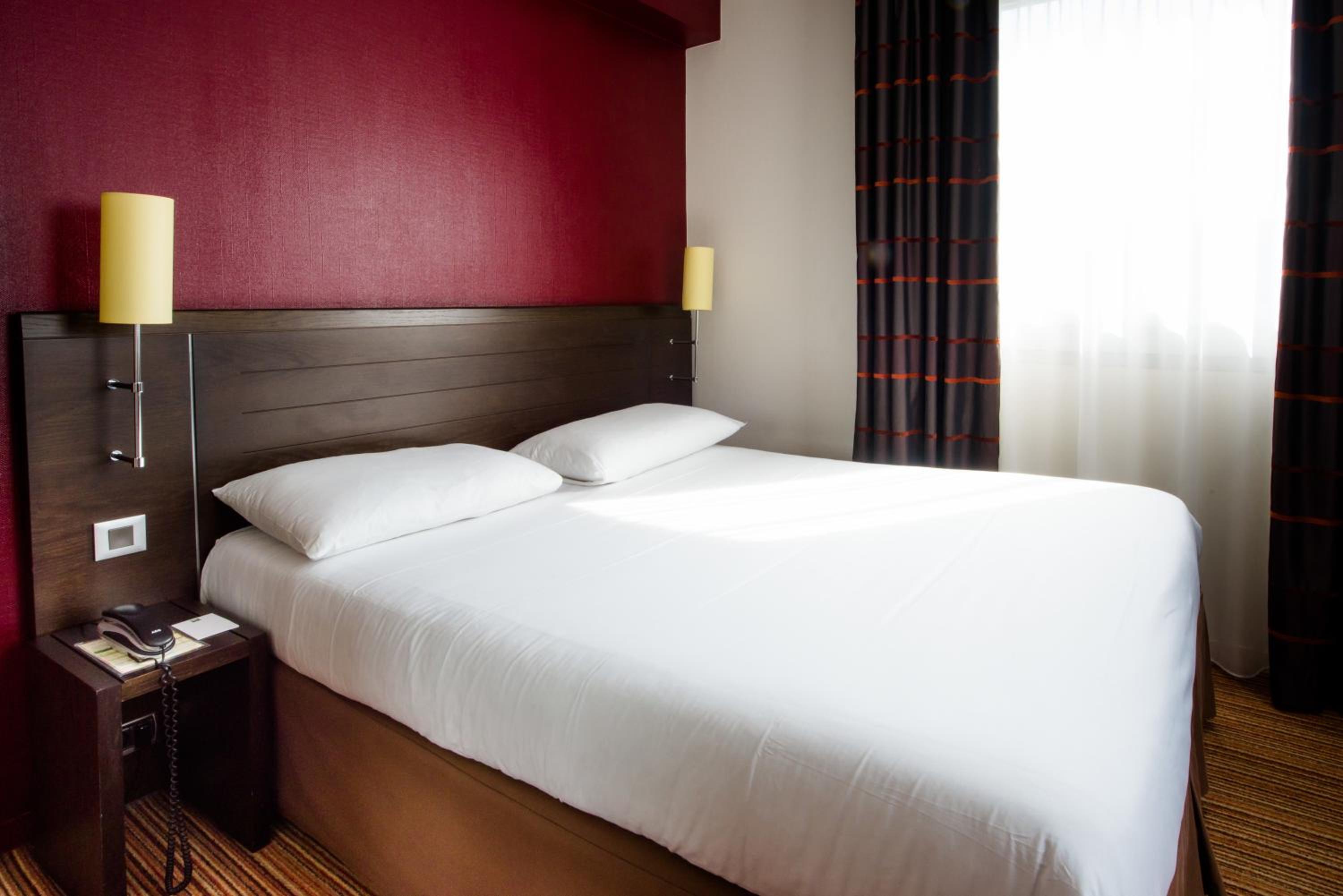 Standard Double Room - Photo 8