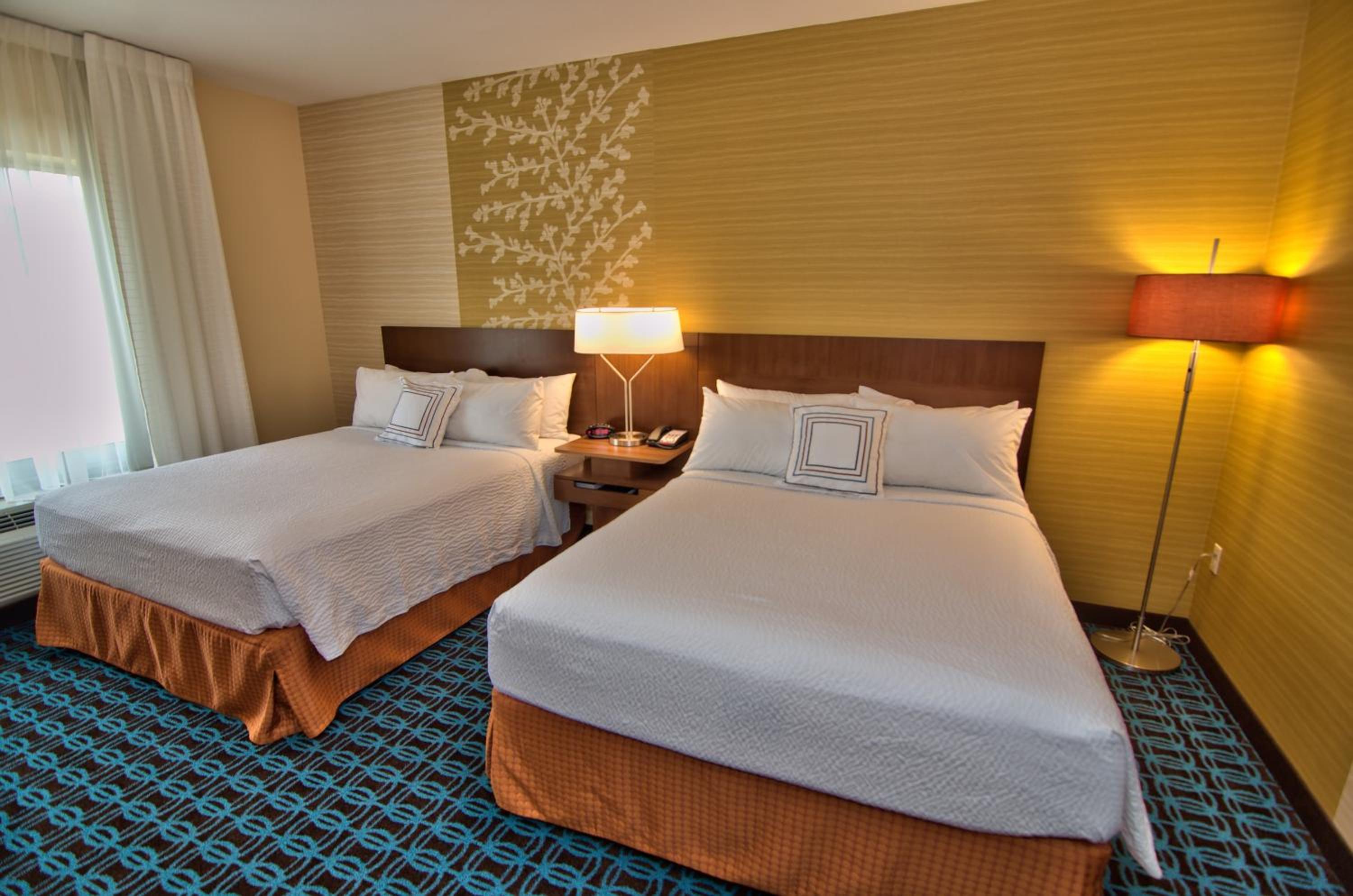 Queen Room with Two Queen Beds photo 3