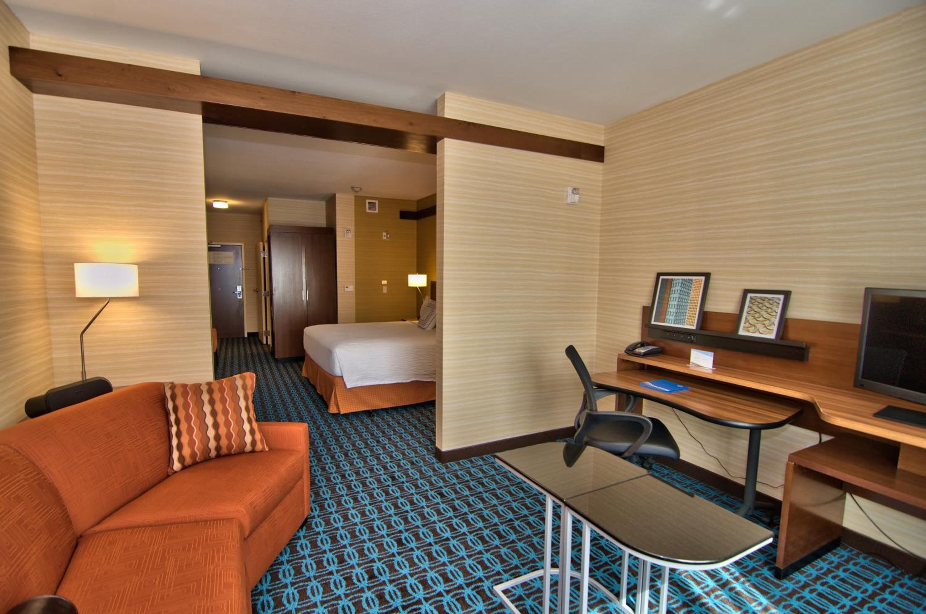 One-Bedroom King Suite photo 2