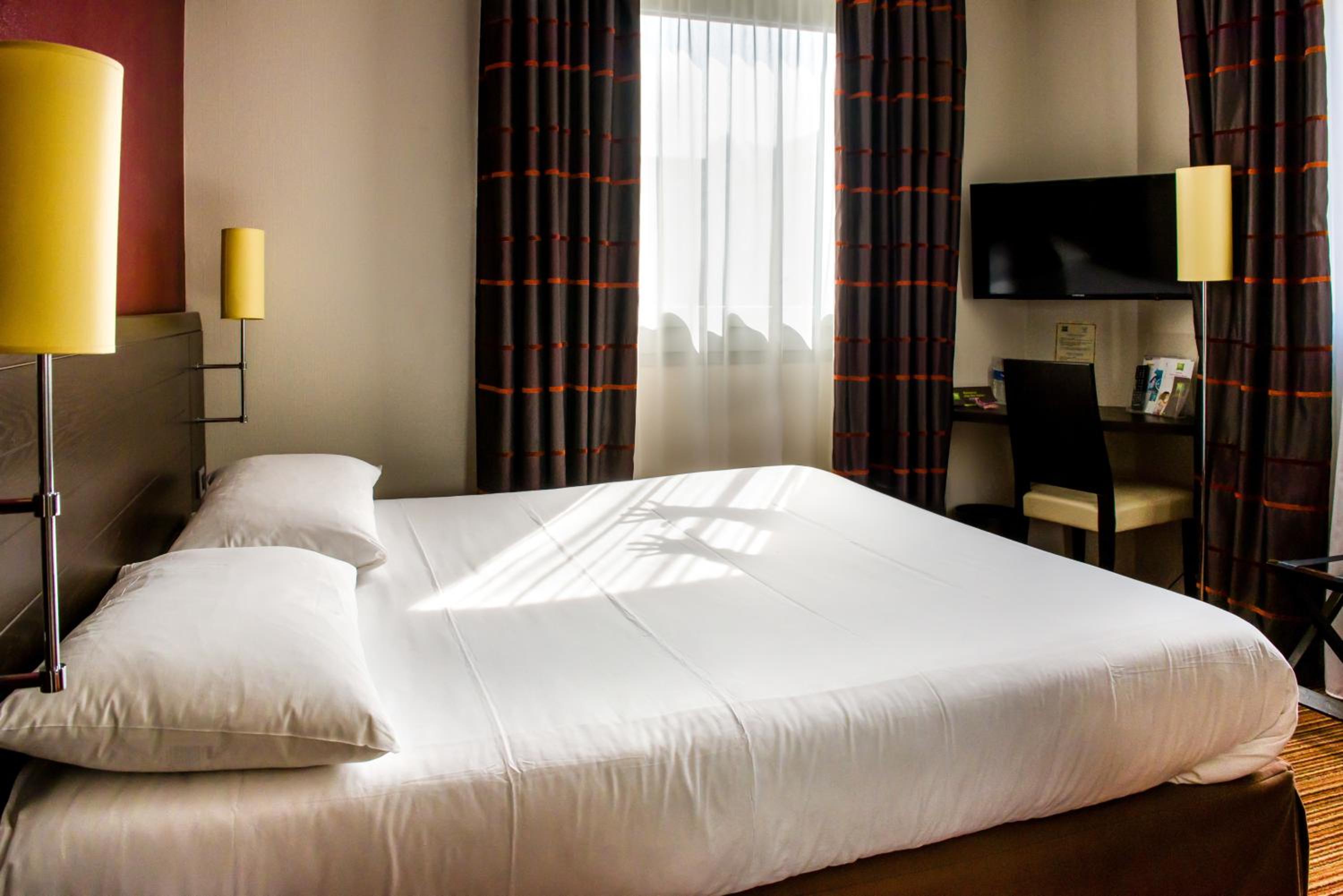 Standard Double Room - Photo 9