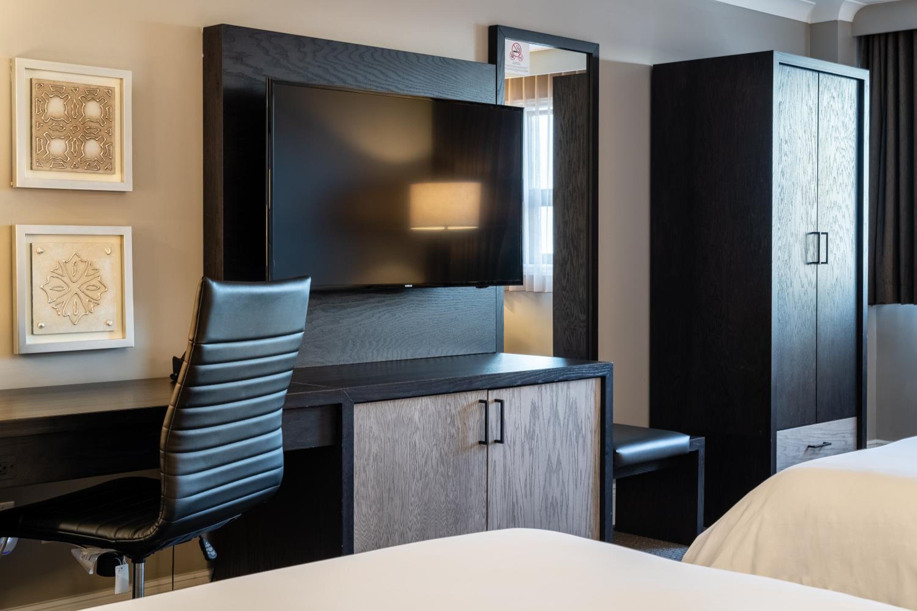 Standard Room with Two Queen Beds - Photo 1