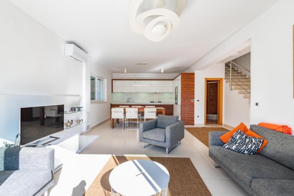Three-Bedroom House photo 1