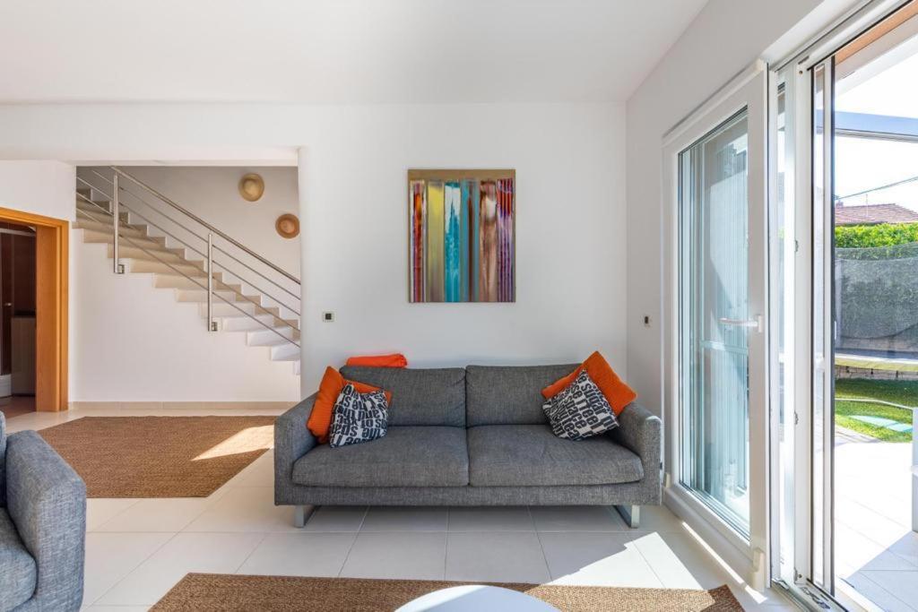 Three-Bedroom House photo 3