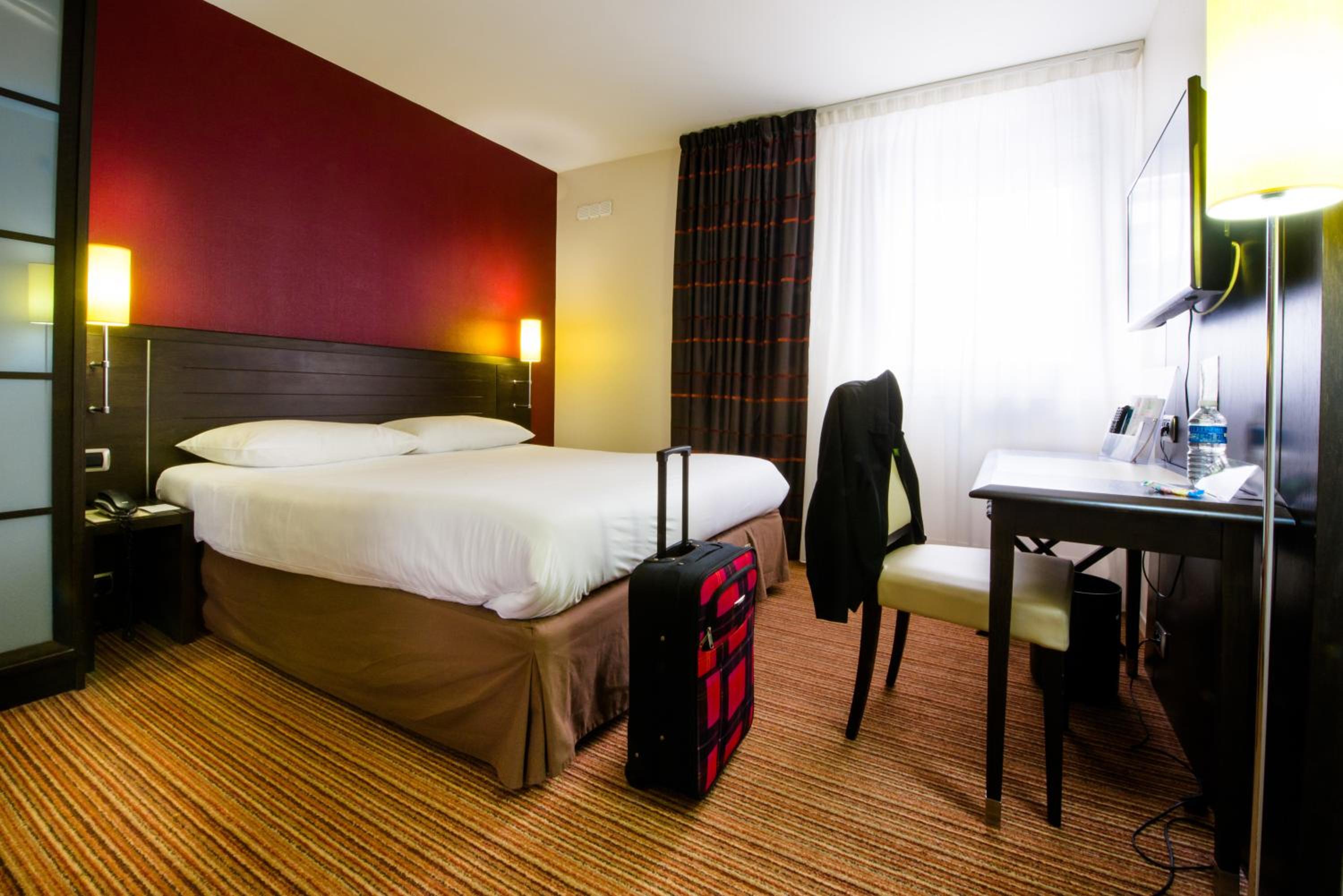 Standard Double Room - Photo 14