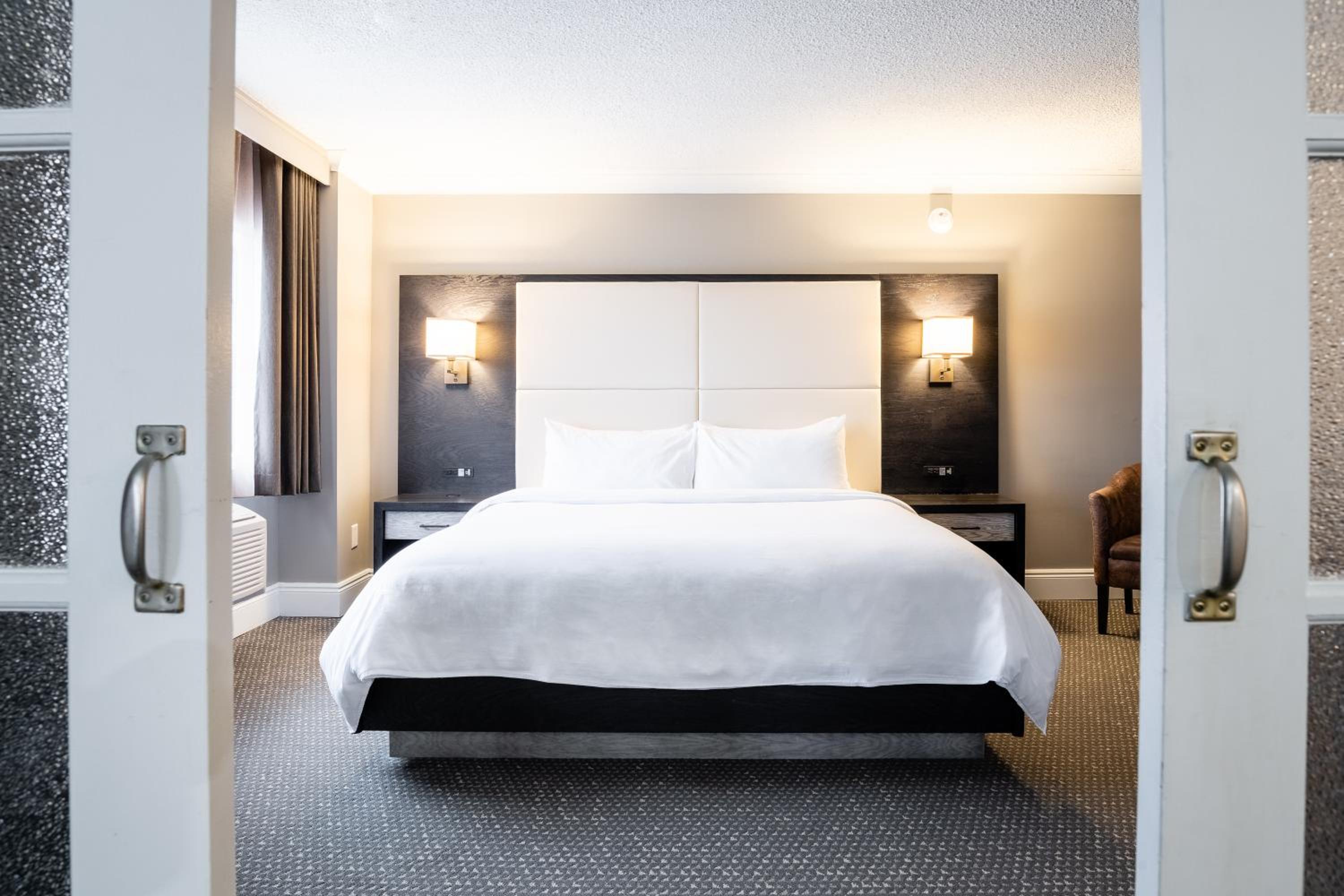 One-Bedroom Suite with Sofa Bed