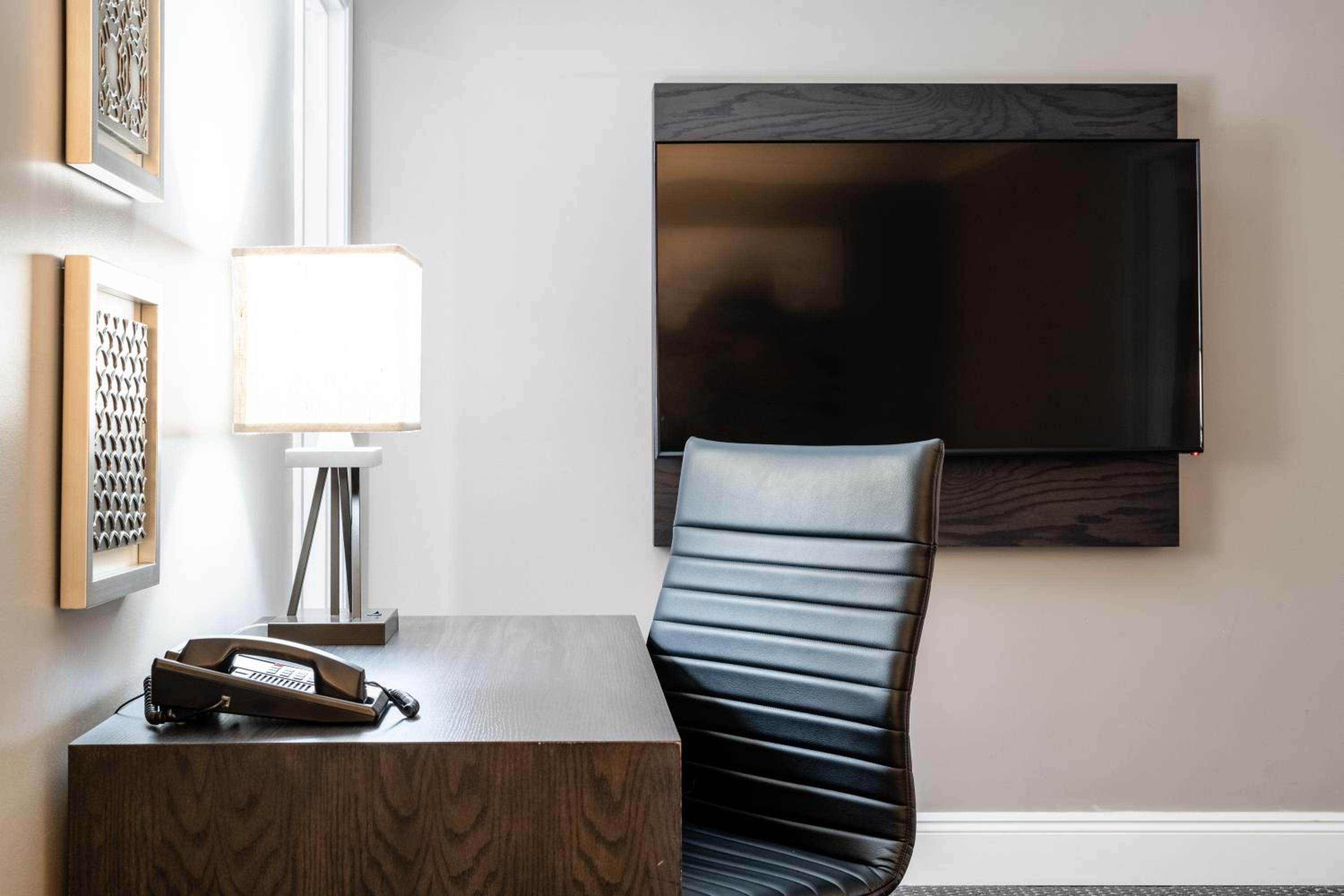 One-Bedroom Suite with Sofa Bed photo 2