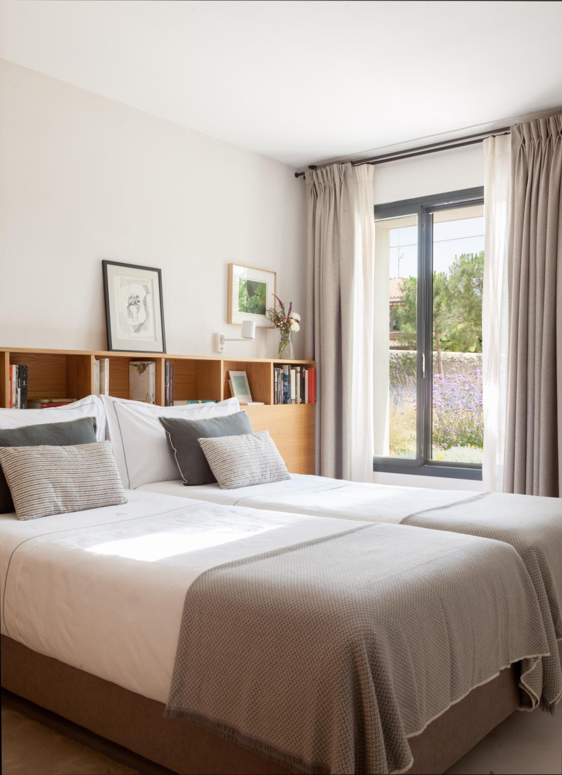 Standard Double Room - Photo 11