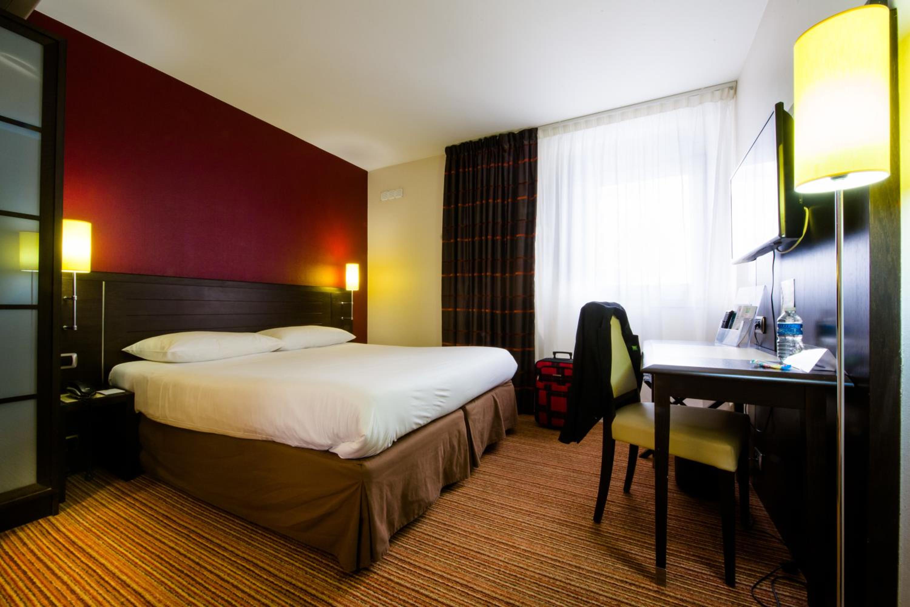 Standard Double Room - Photo 12