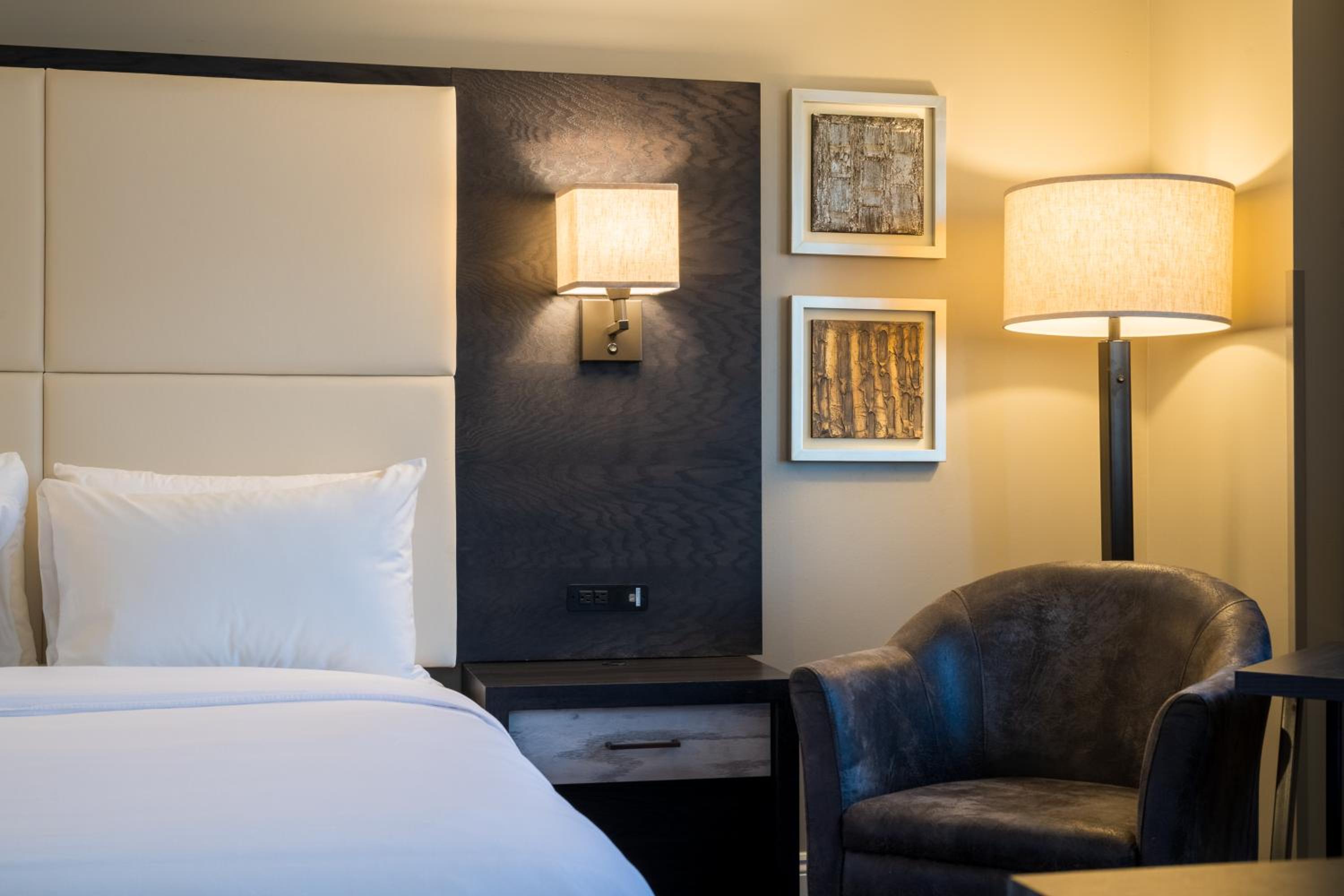 Queen Room with Two Queen Beds - Executive Level - Non-Smoking - Photo 1