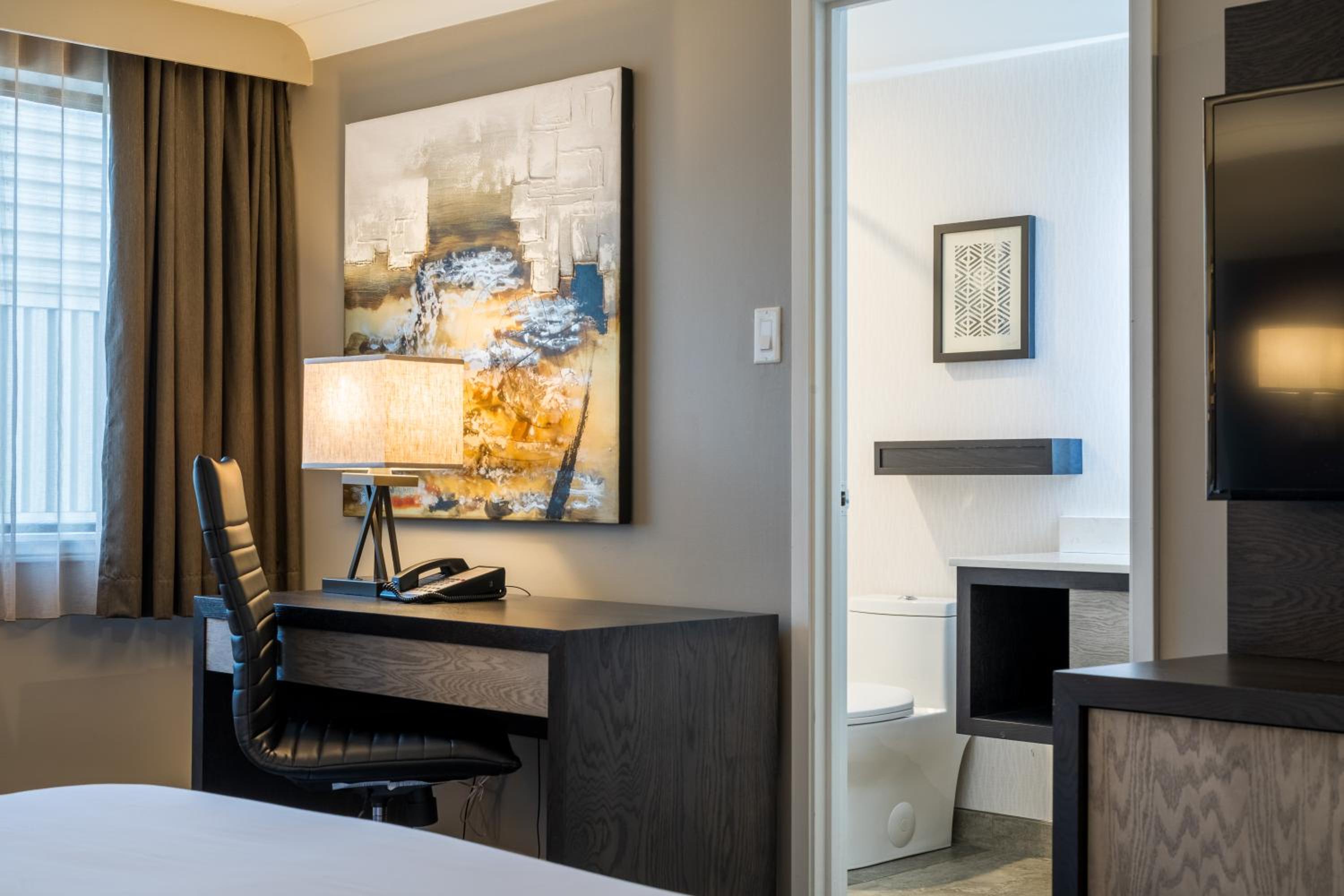 Queen Room with Two Queen Beds - Executive Level - Non-Smoking - Photo 3