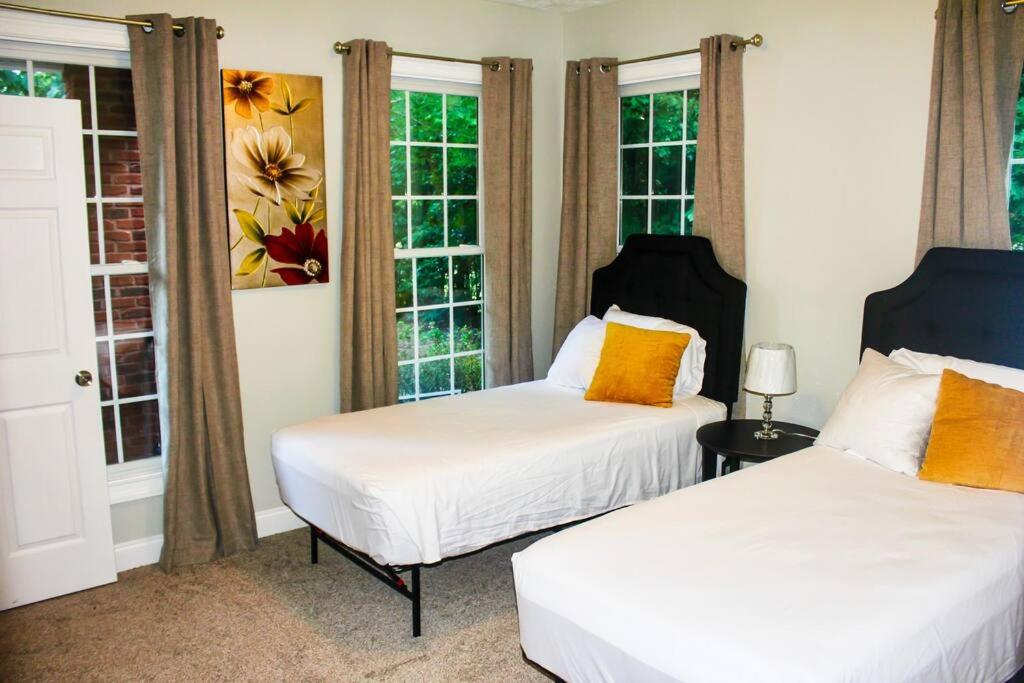 Five-Bedroom House photo 1