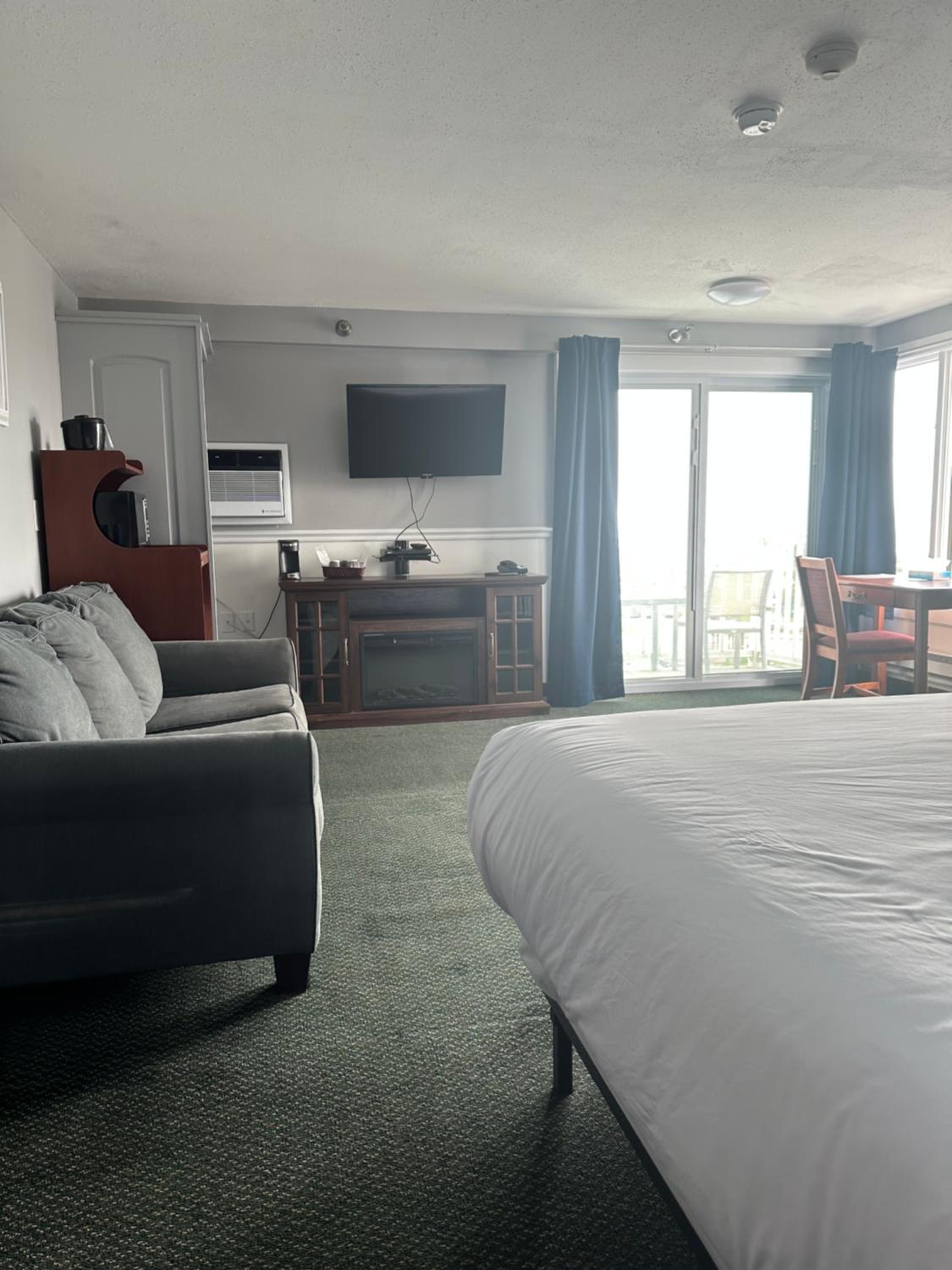 King Suite with Ocean View photo 3