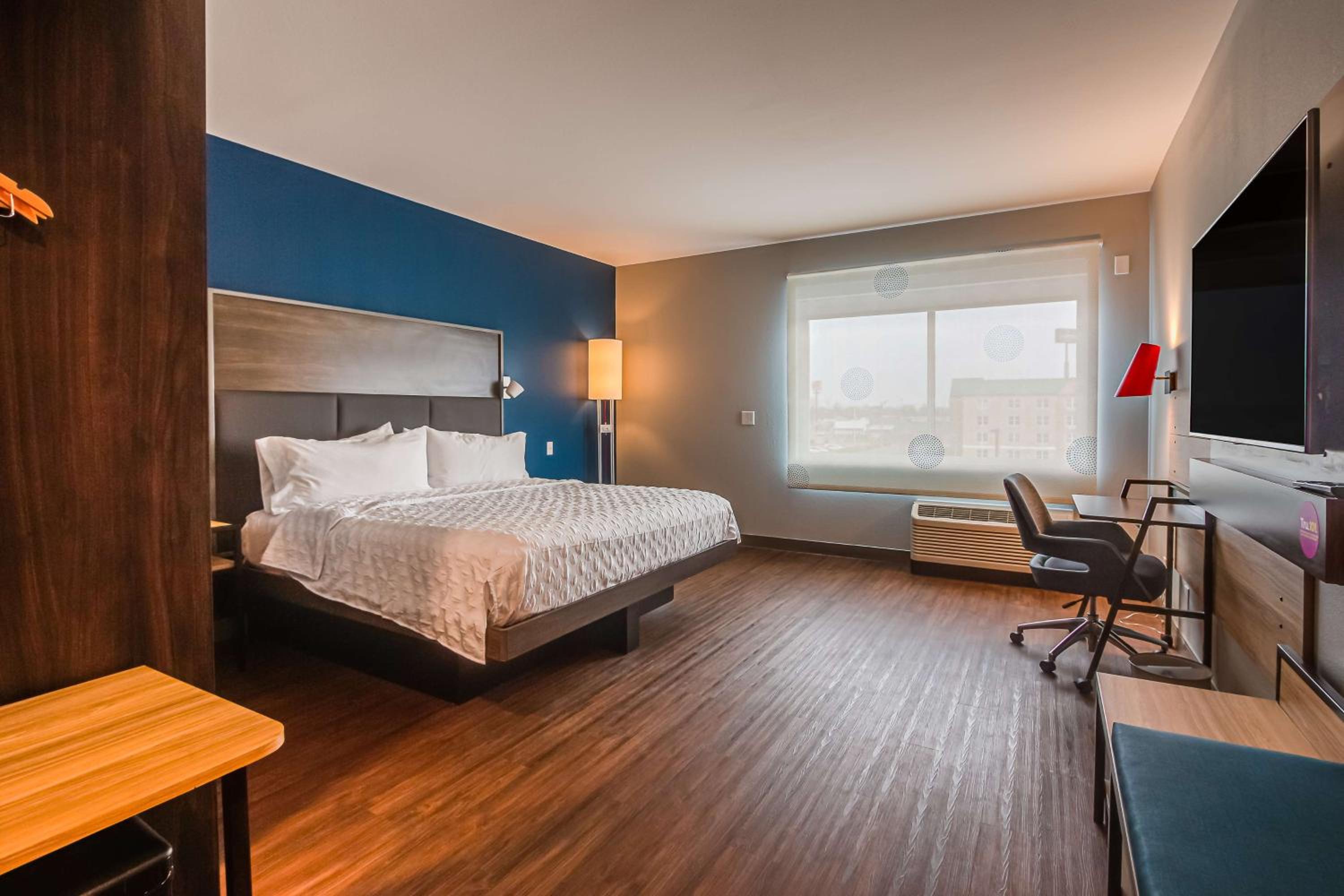 King Room with Roll-In Shower - Mobility and Hearing Access