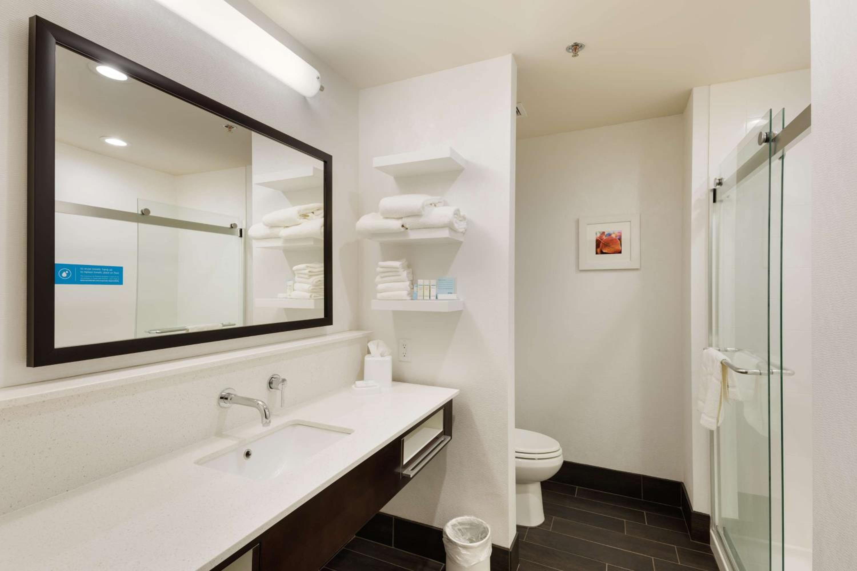 King Room - Non-Smoking photo 2